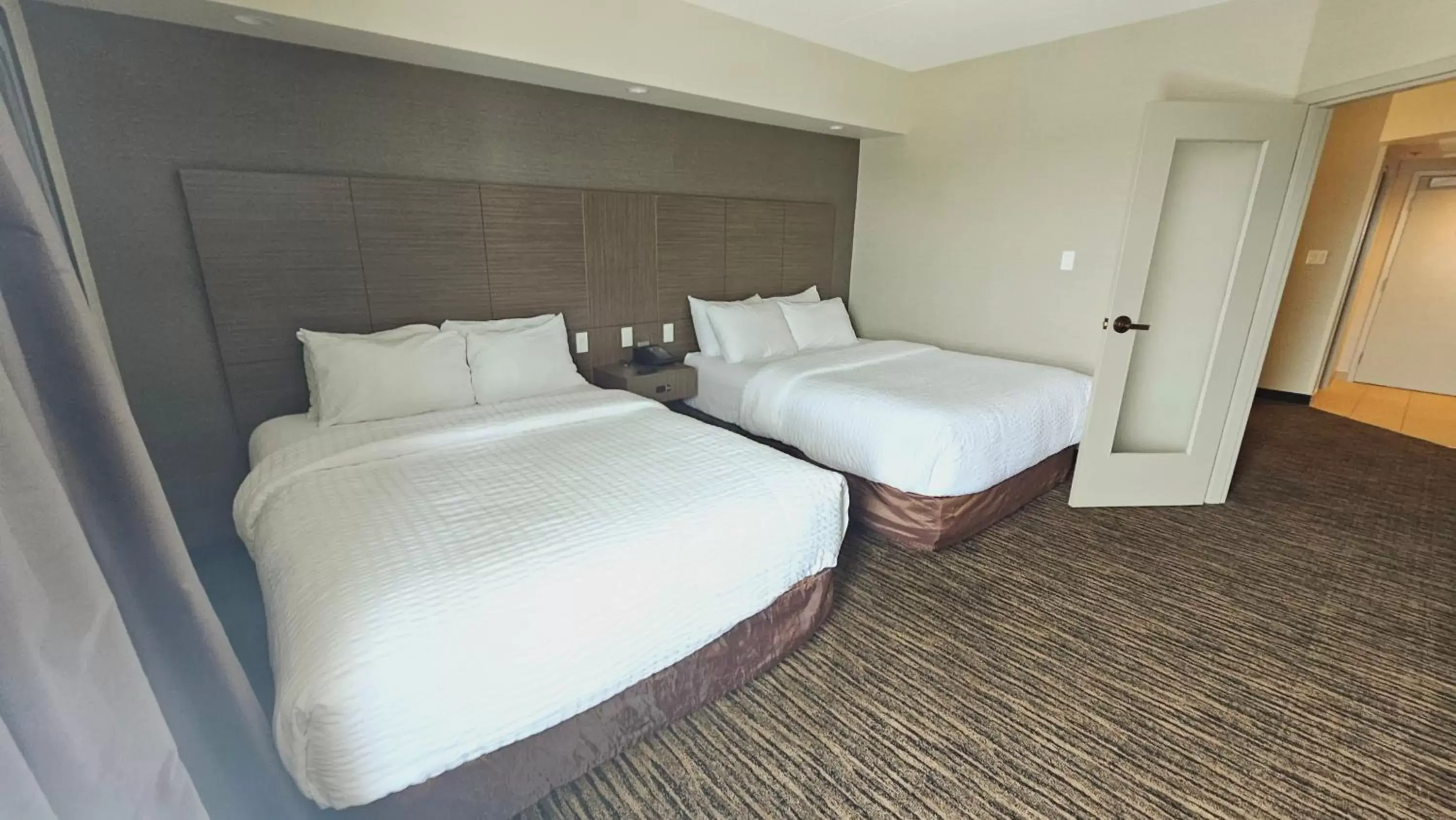 Bedroom, Bed in Clarion Hotel & Suites