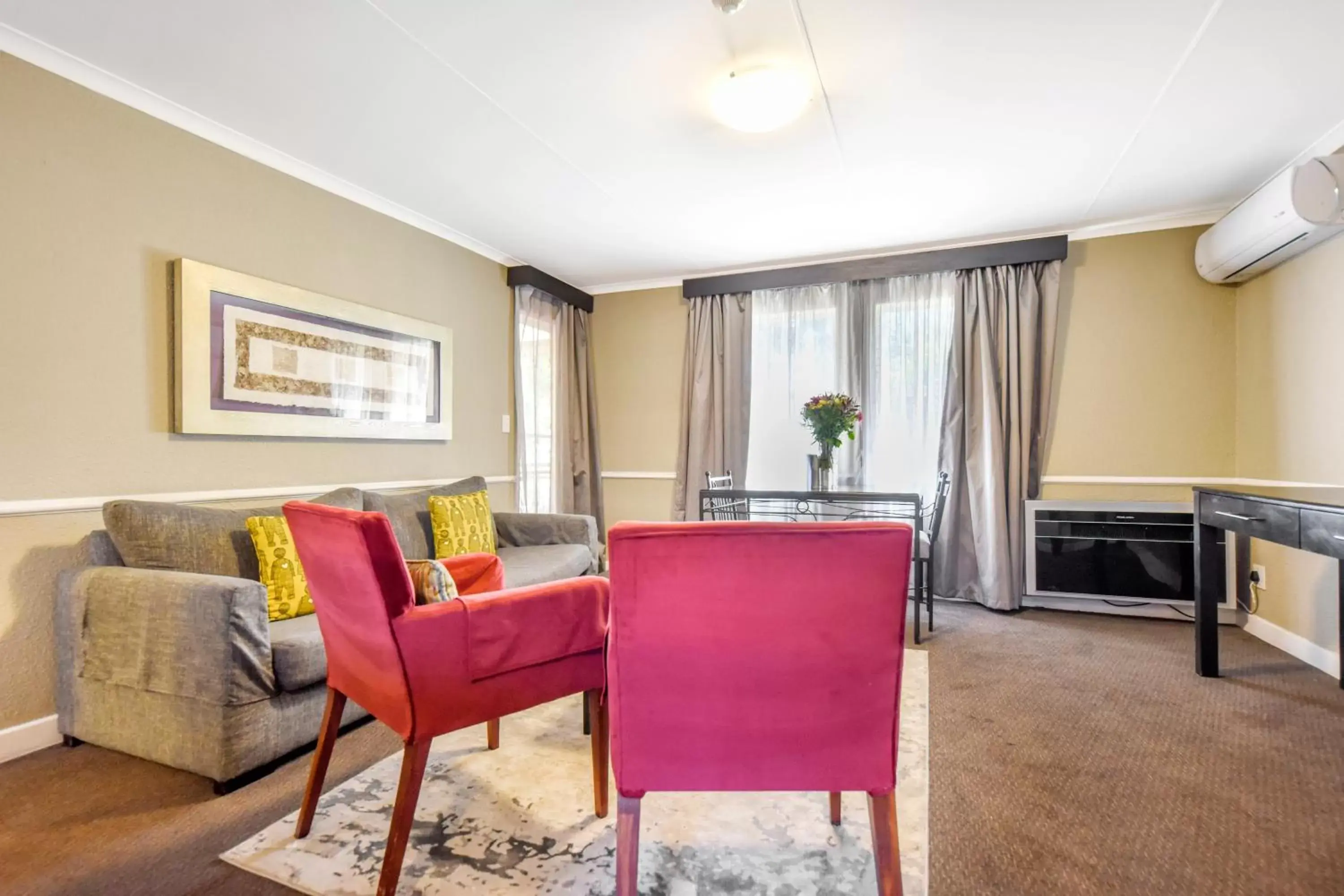 Living room, Seating Area in Mercure Hotel Bedfordview