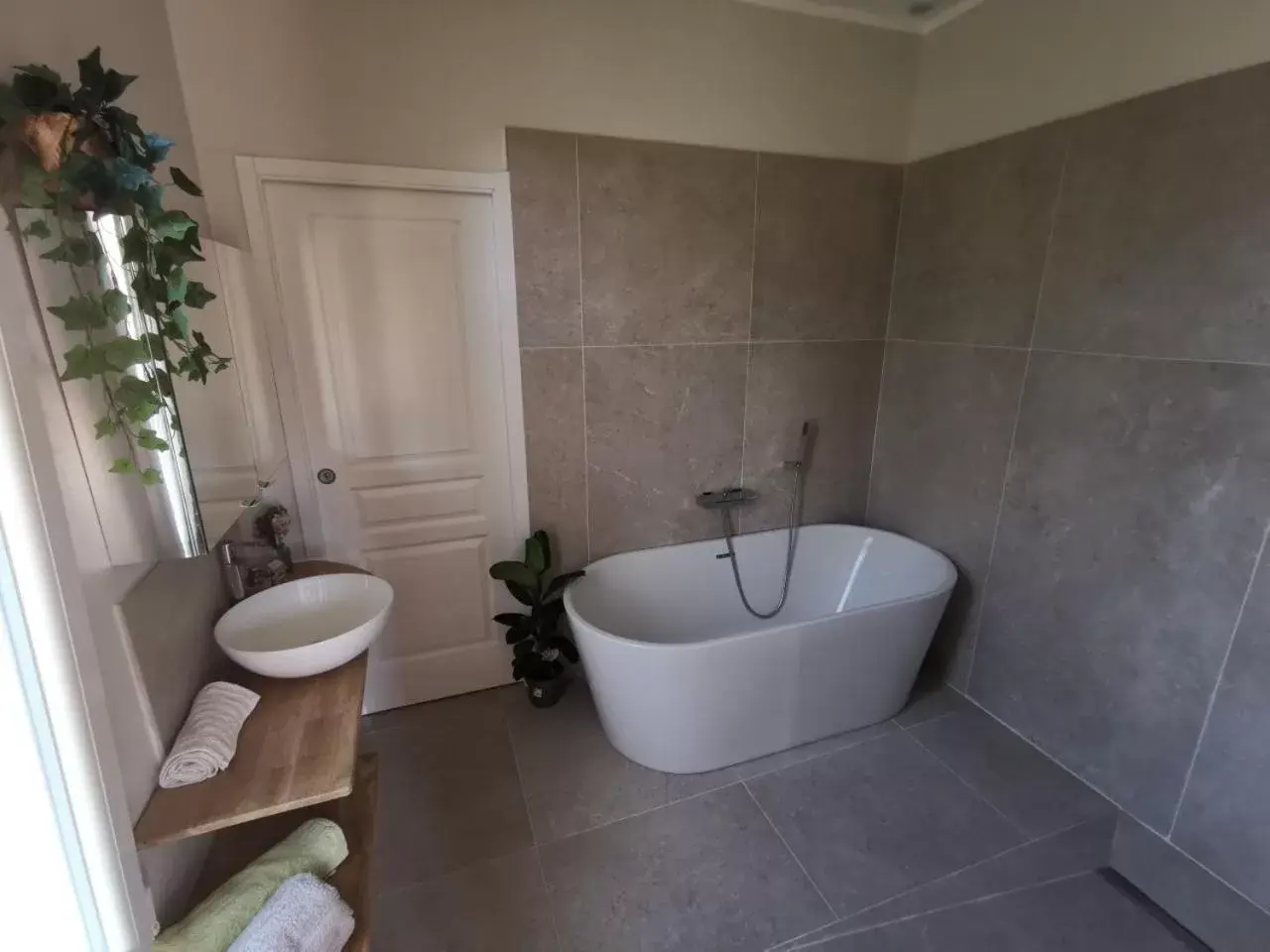 Bathroom in Chambre privée luxueuse Villa Monte 0ropa