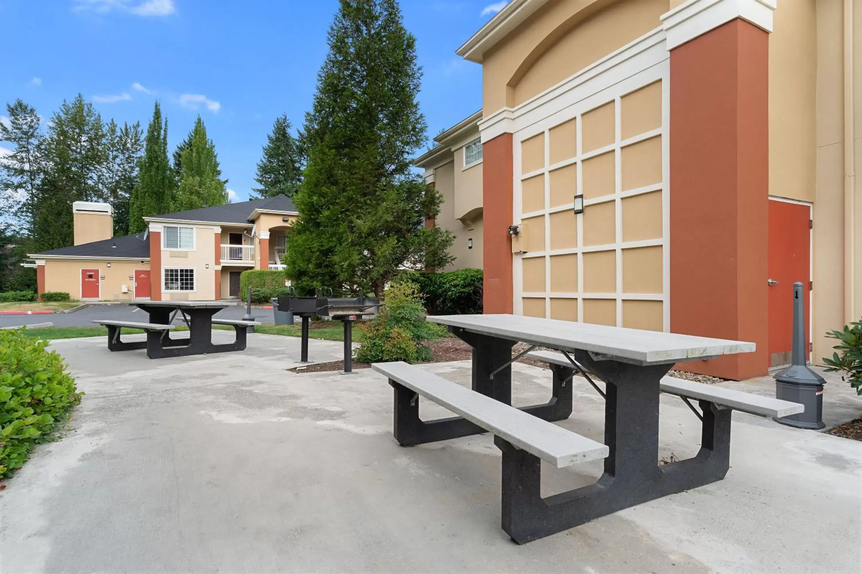 Patio, Property Building in Extended Stay America Suites - Seattle - Redmond