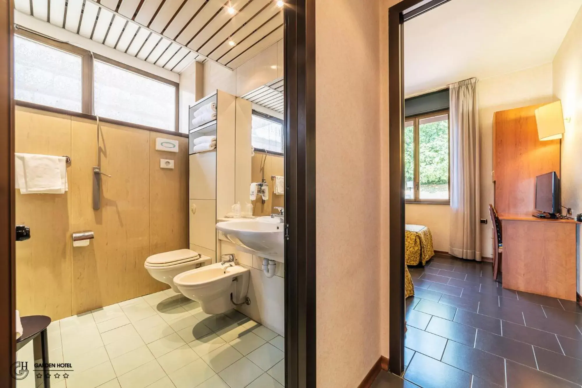 Photo of the whole room, Bathroom in Hotel Garden Terni