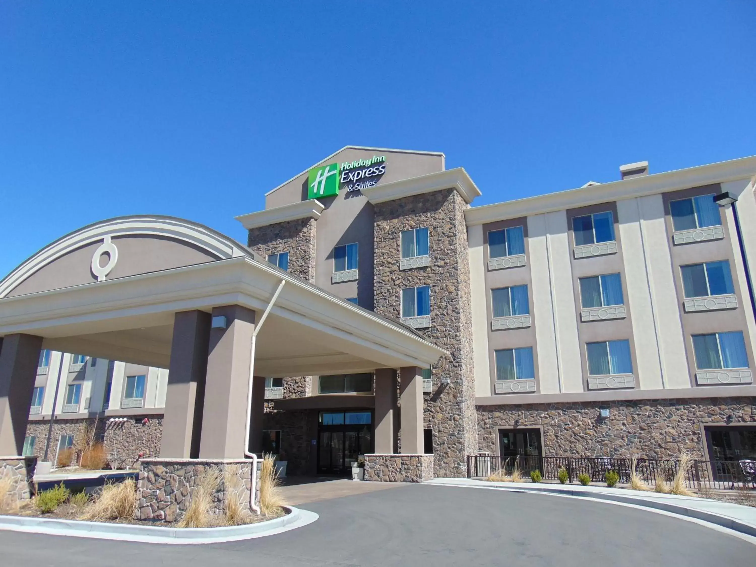 Property Building in Holiday Inn Express & Suites Springville-South Provo Area, an IHG Hotel
