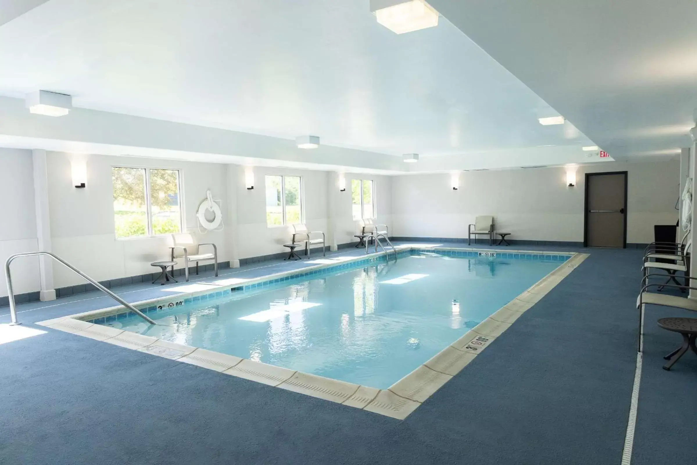 Activities, Swimming Pool in Country Inn & Suites by Radisson, Elizabethtown, KY