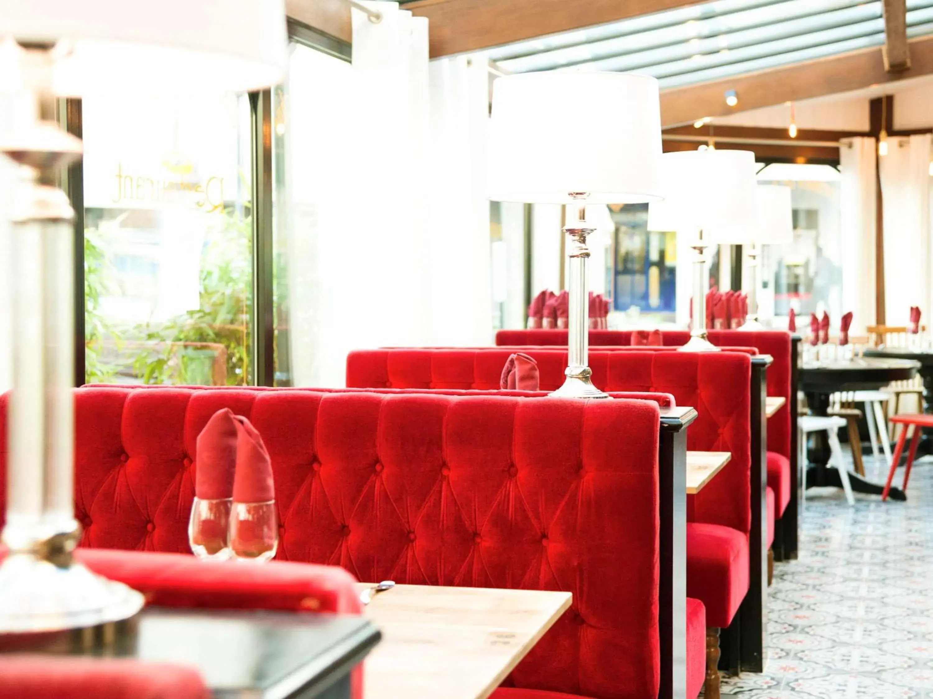 Restaurant/places to eat, Lounge/Bar in Ibis Saint Étienne - La Terrasse