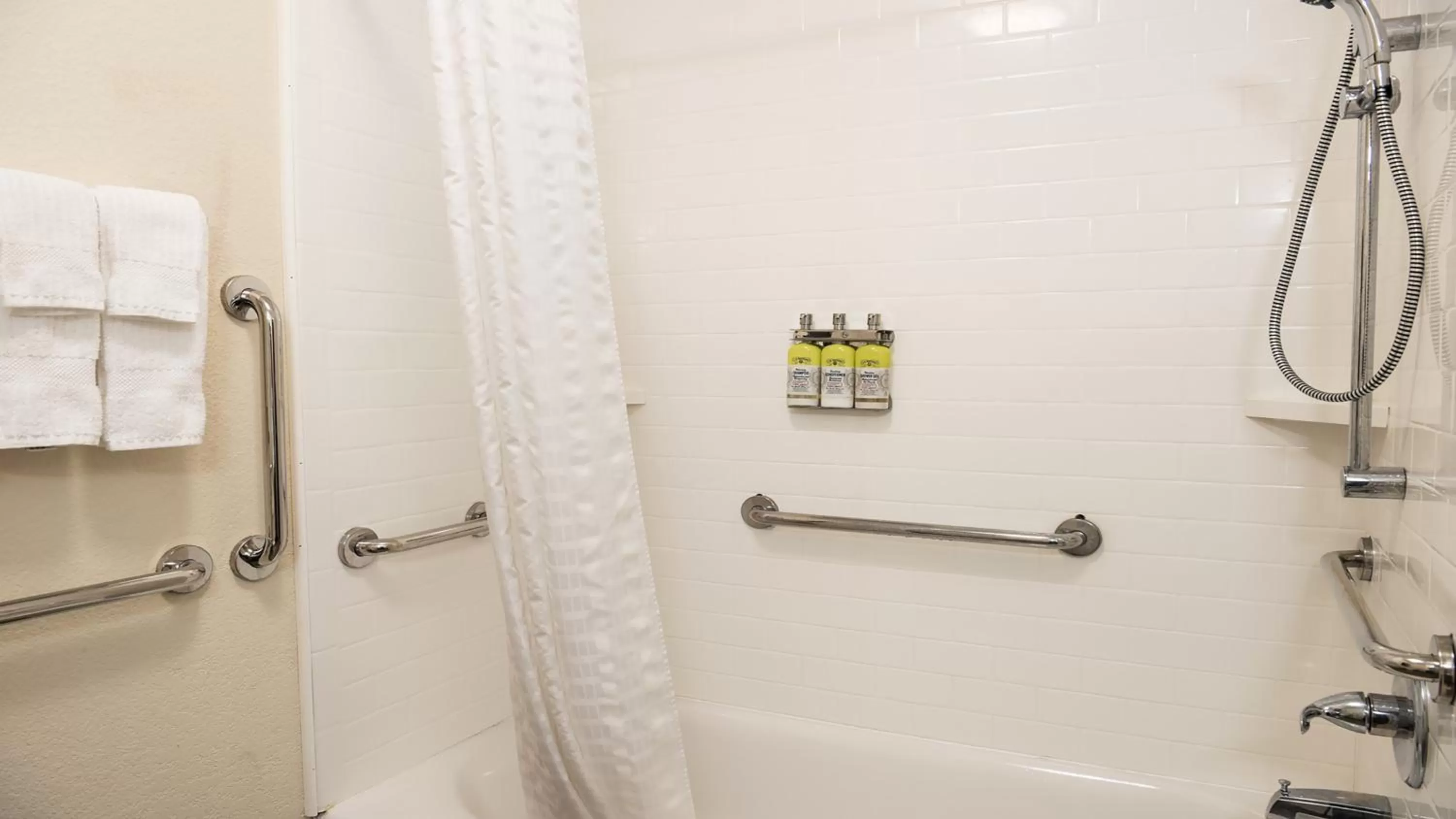 Photo of the whole room in Candlewood Suites Bay City by IHG