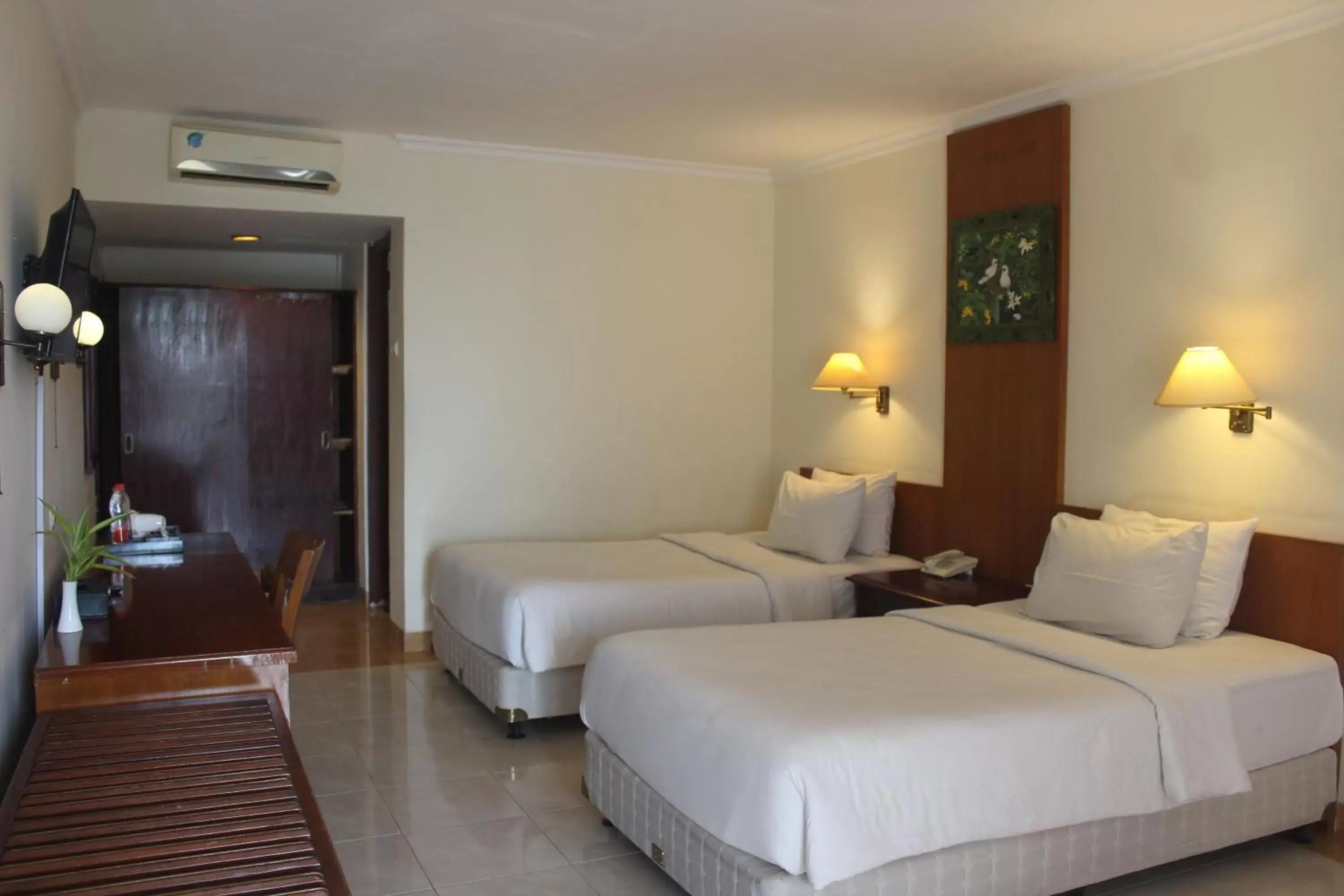 Bed in Inna Tretes Hotel & Resort