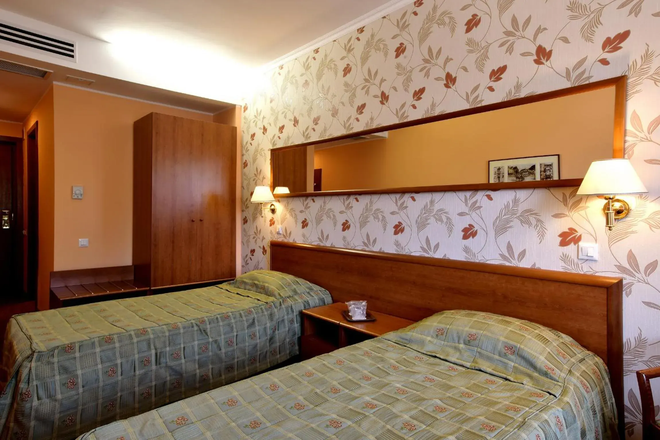 Photo of the whole room, Bed in Hotel Brasov