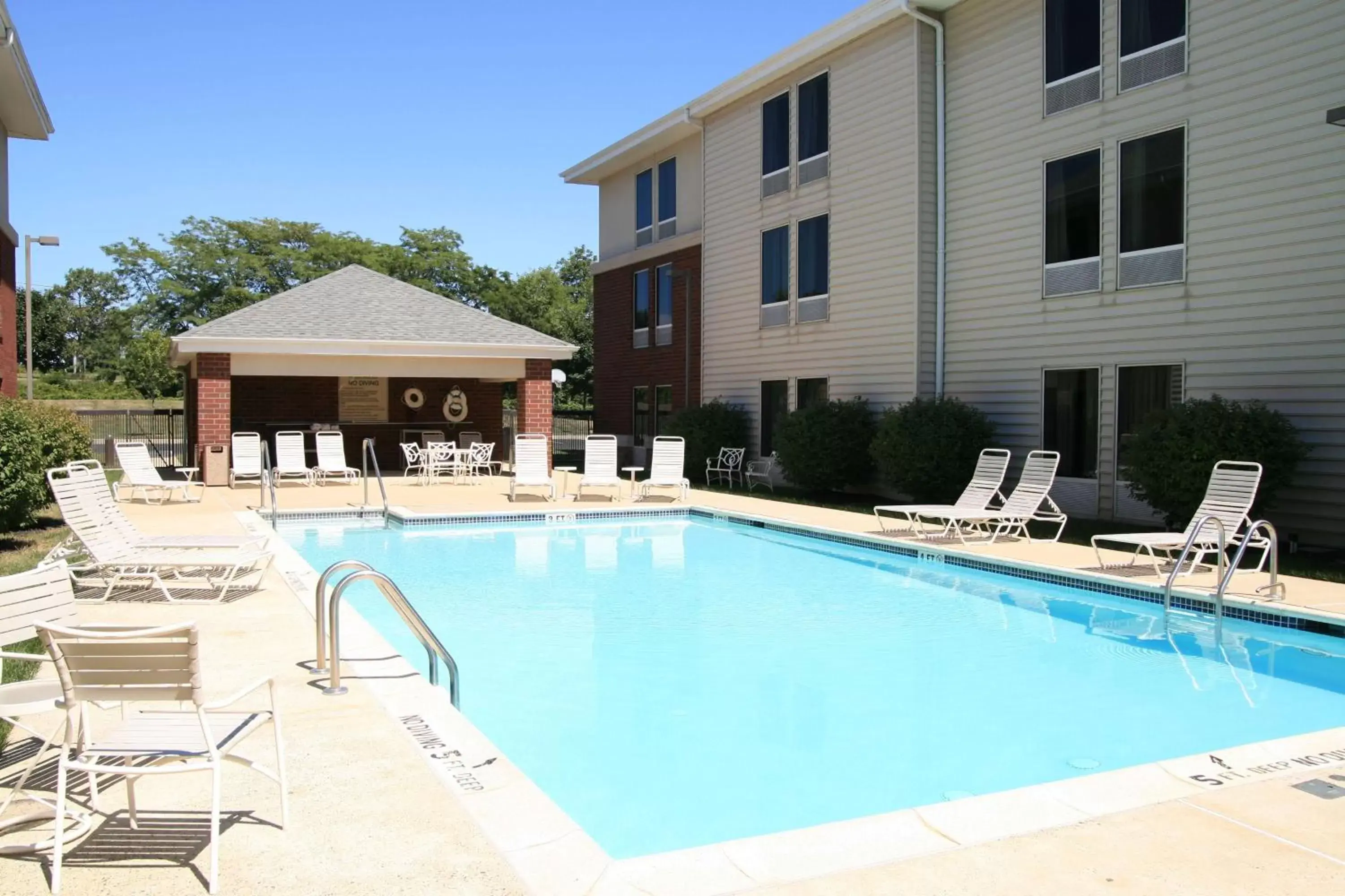 Swimming Pool in Hampton Inn & Suites Newtown