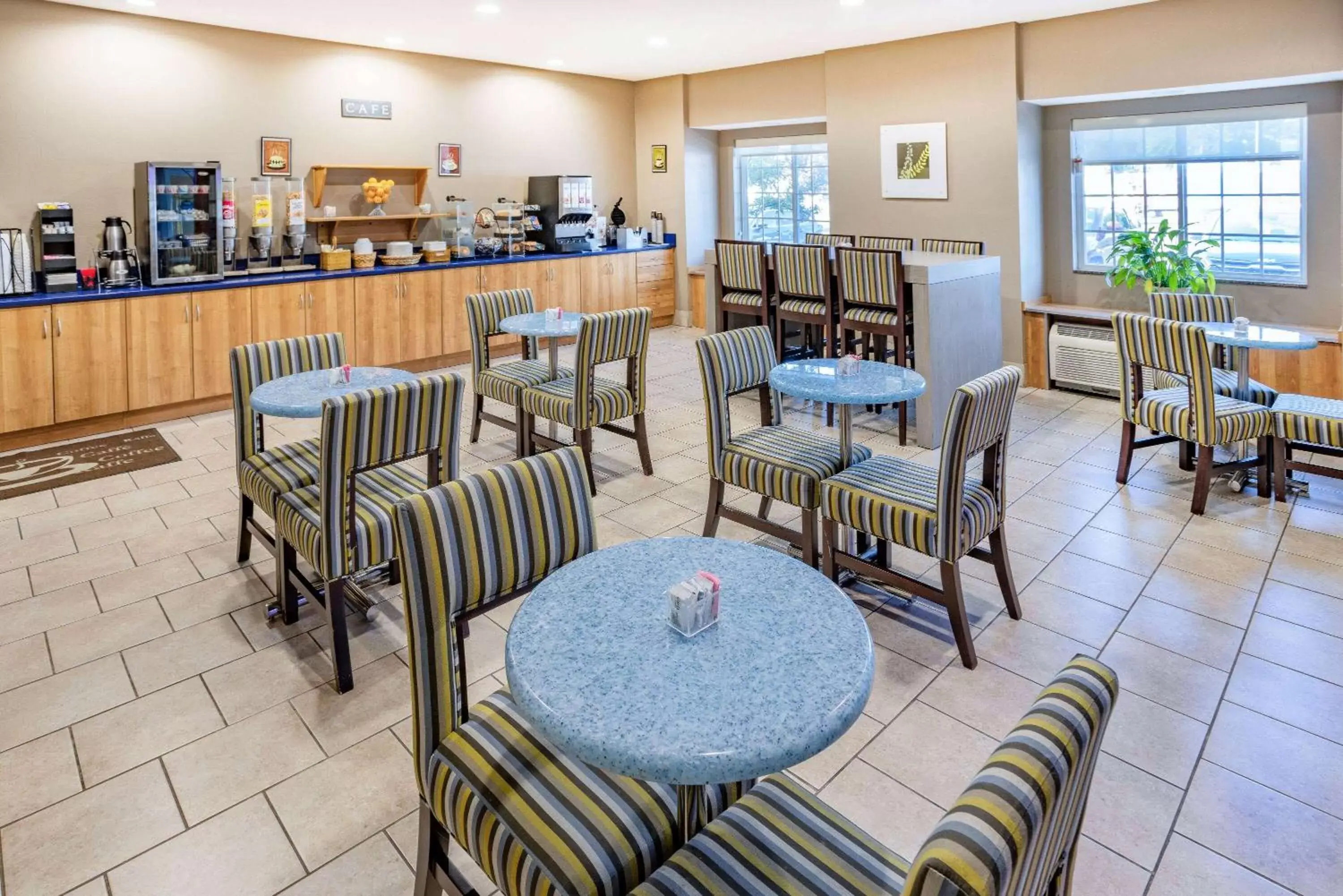 Breakfast, Restaurant/Places to Eat in Microtel Inn & Suites by Wyndham Johnstown