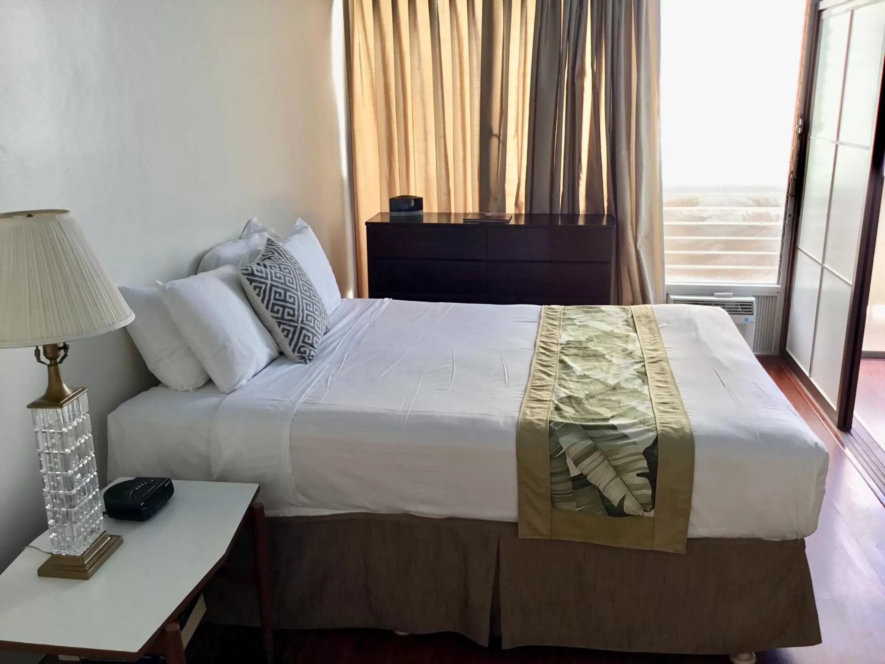 Bed in Holiday Surf Hotel (with full kitchen)