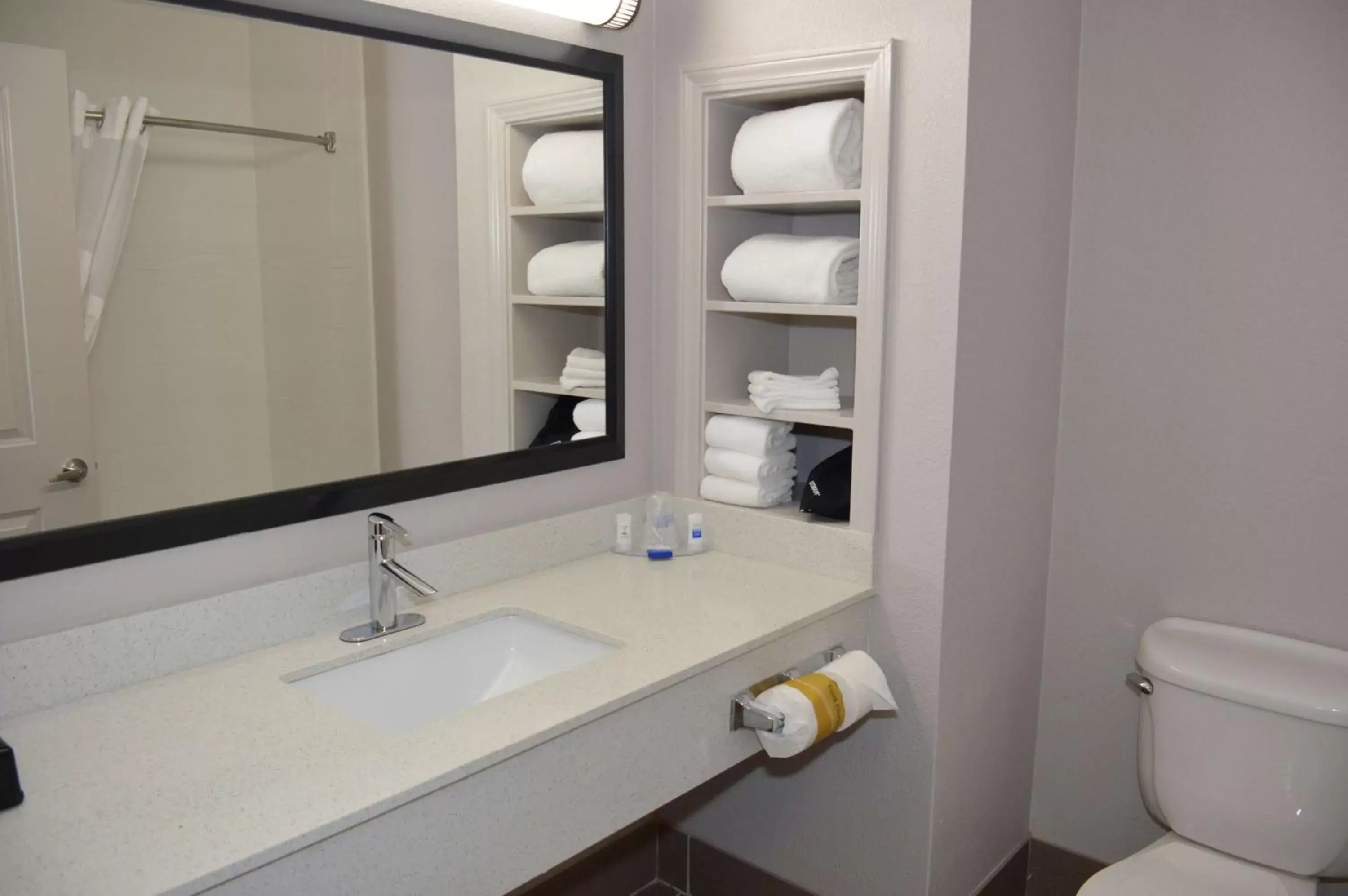 Bathroom in Best Western Plus Longview - University Hotel