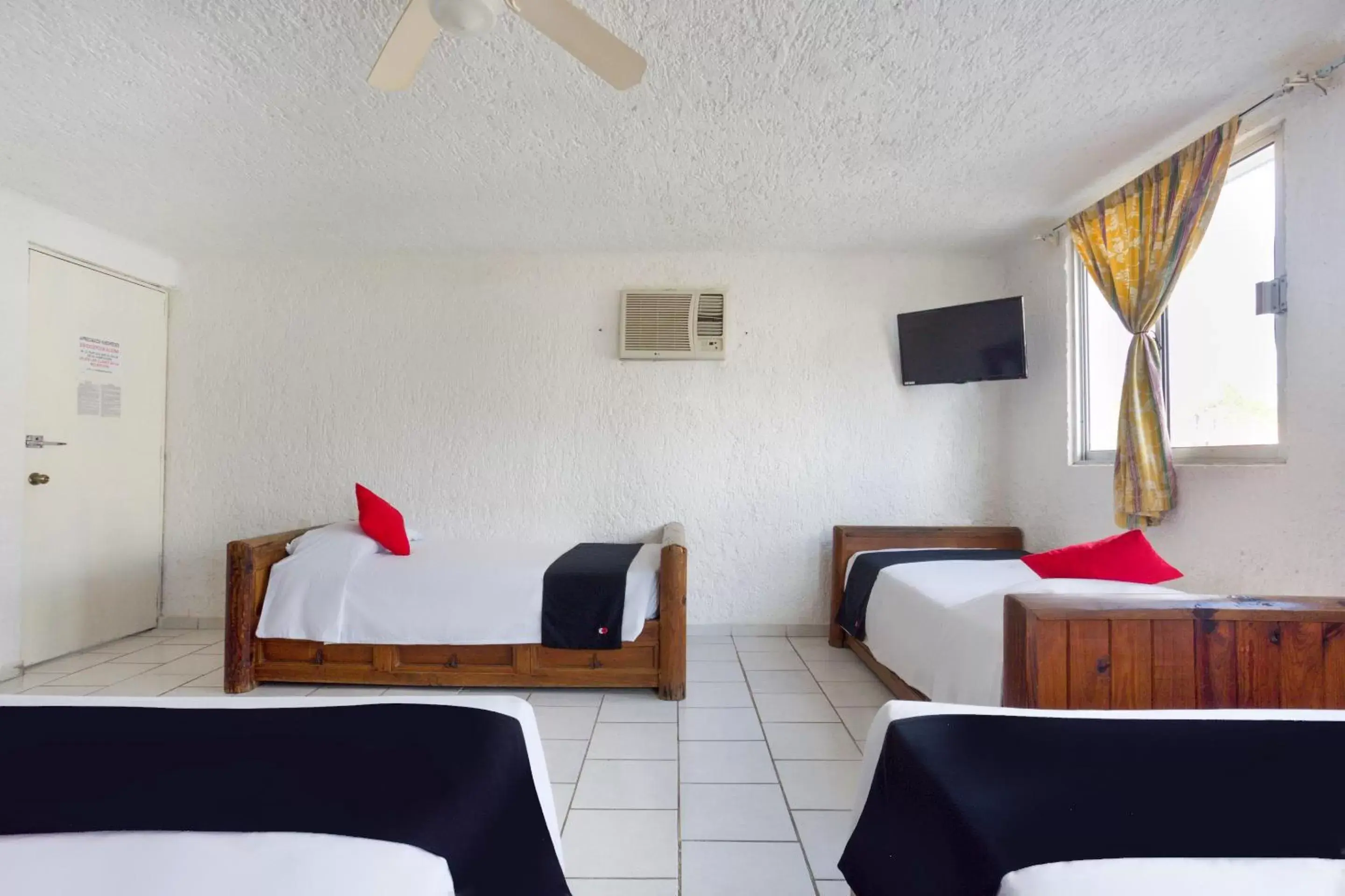 Bedroom, Seating Area in Capital O Farallon Inn, Cancún