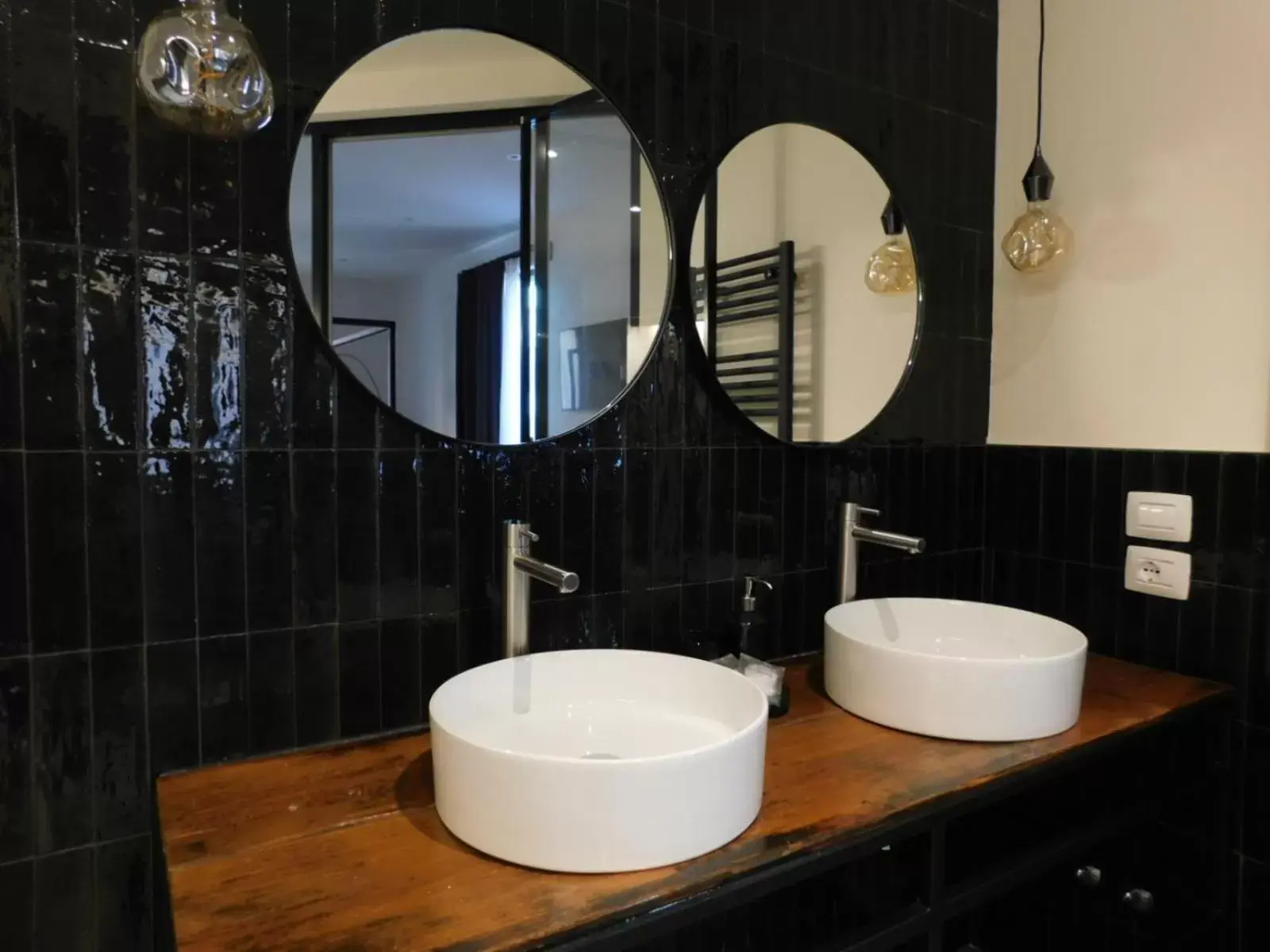 Bathroom in Piumaviola Beds & Apartments