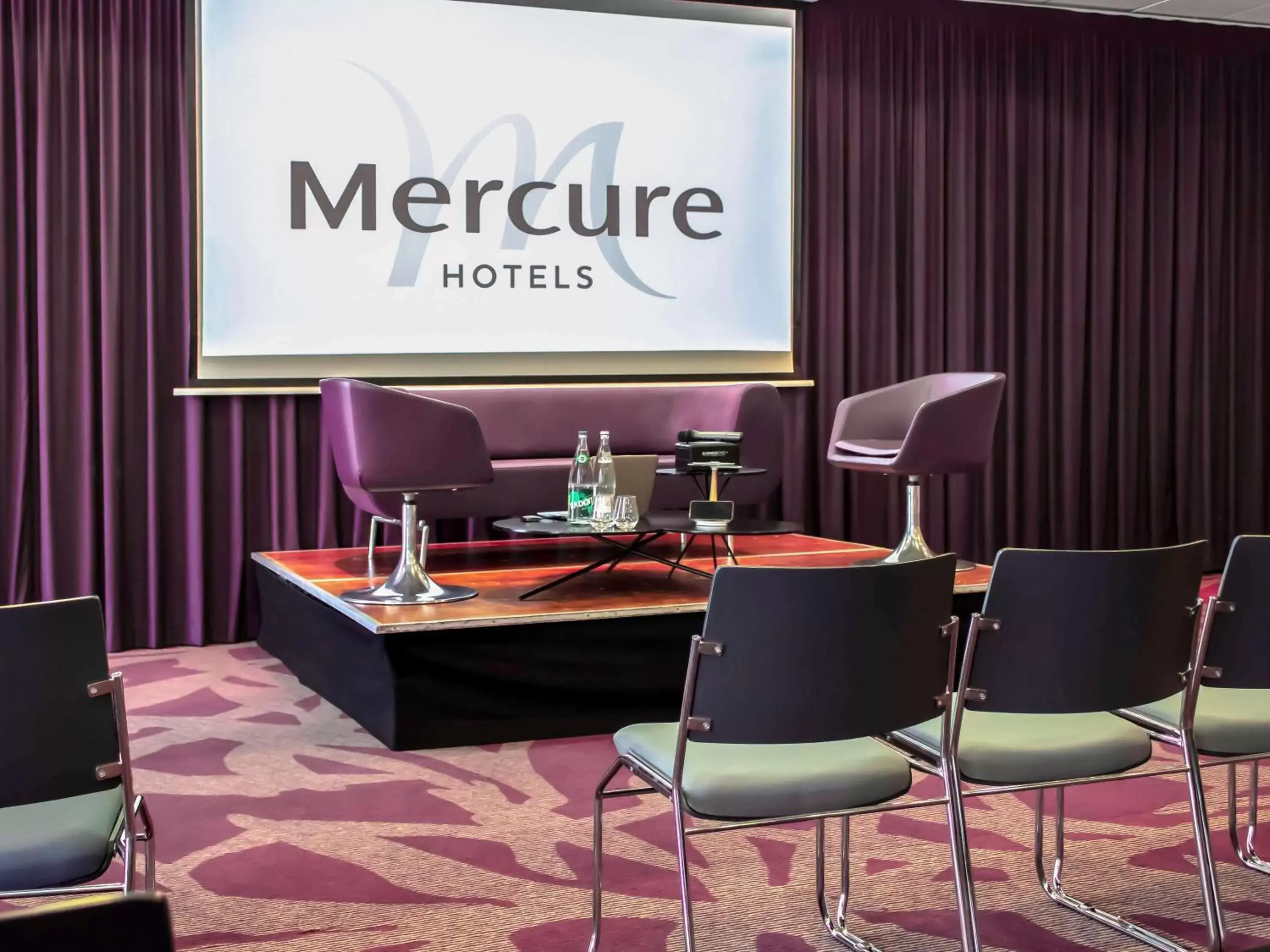 Property building in Mercure Tours Nord