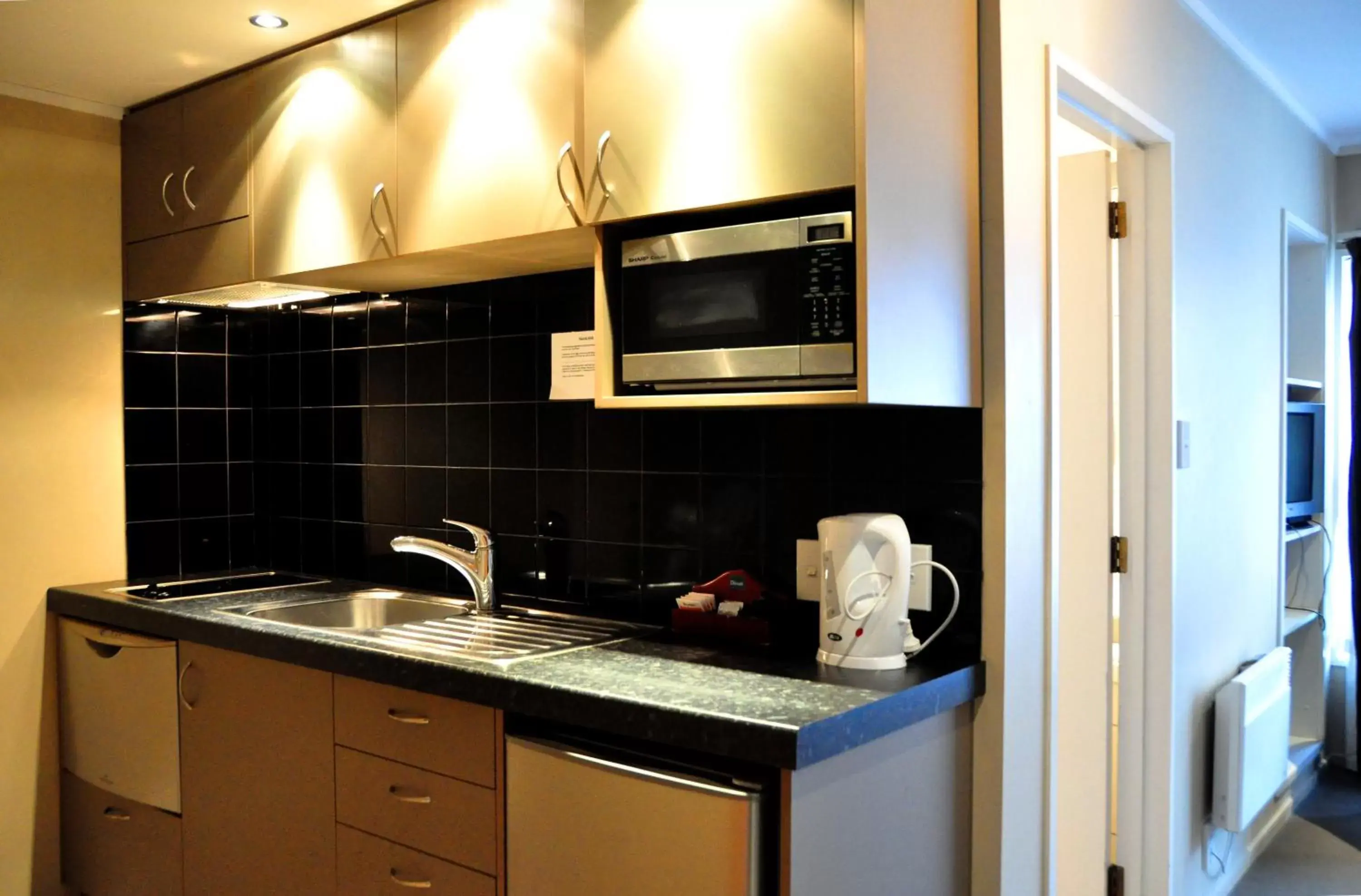 Kitchen or kitchenette, Kitchen/Kitchenette in St James Apartments