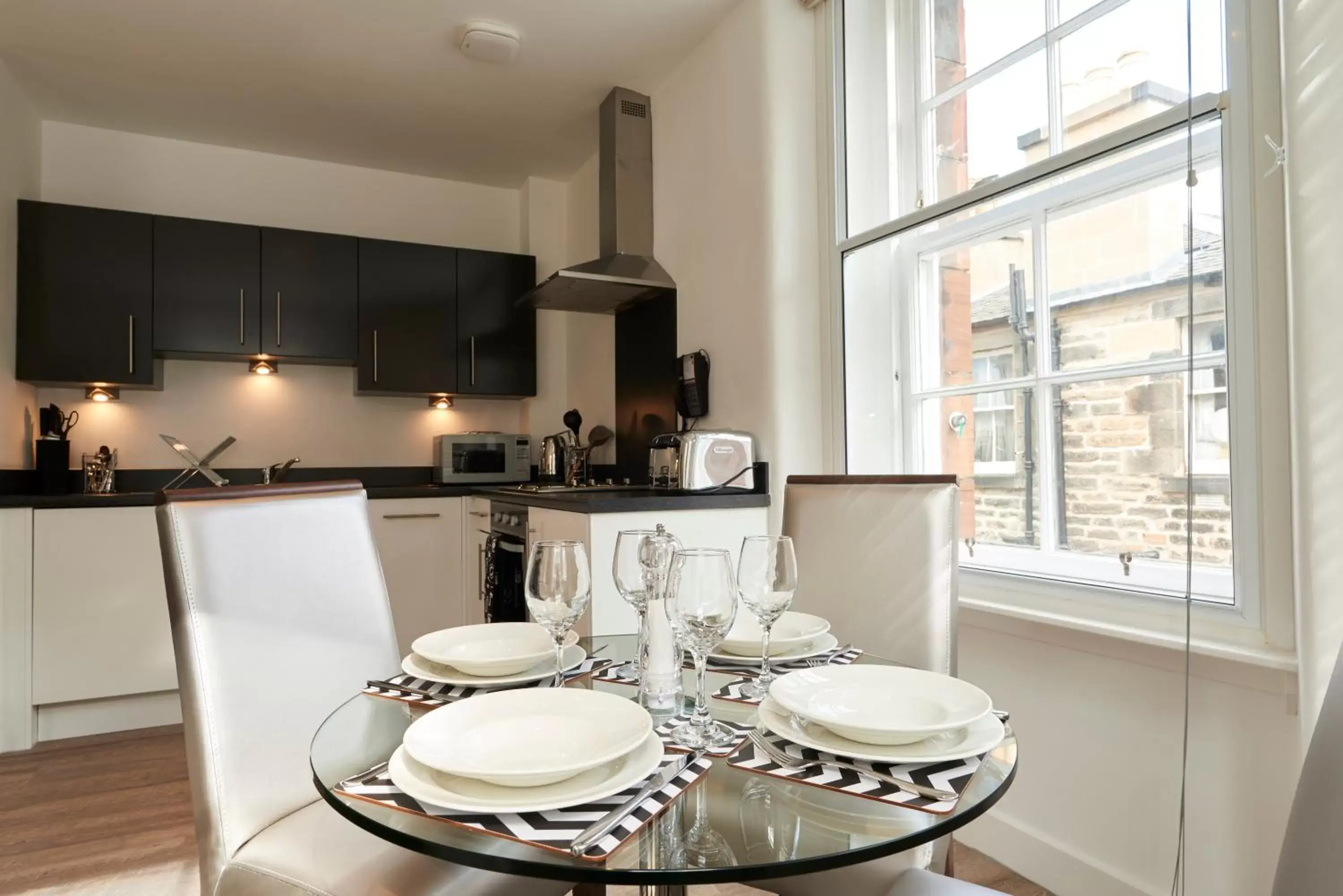 Kitchen or kitchenette, Dining Area in Braid Apartments by Mansley