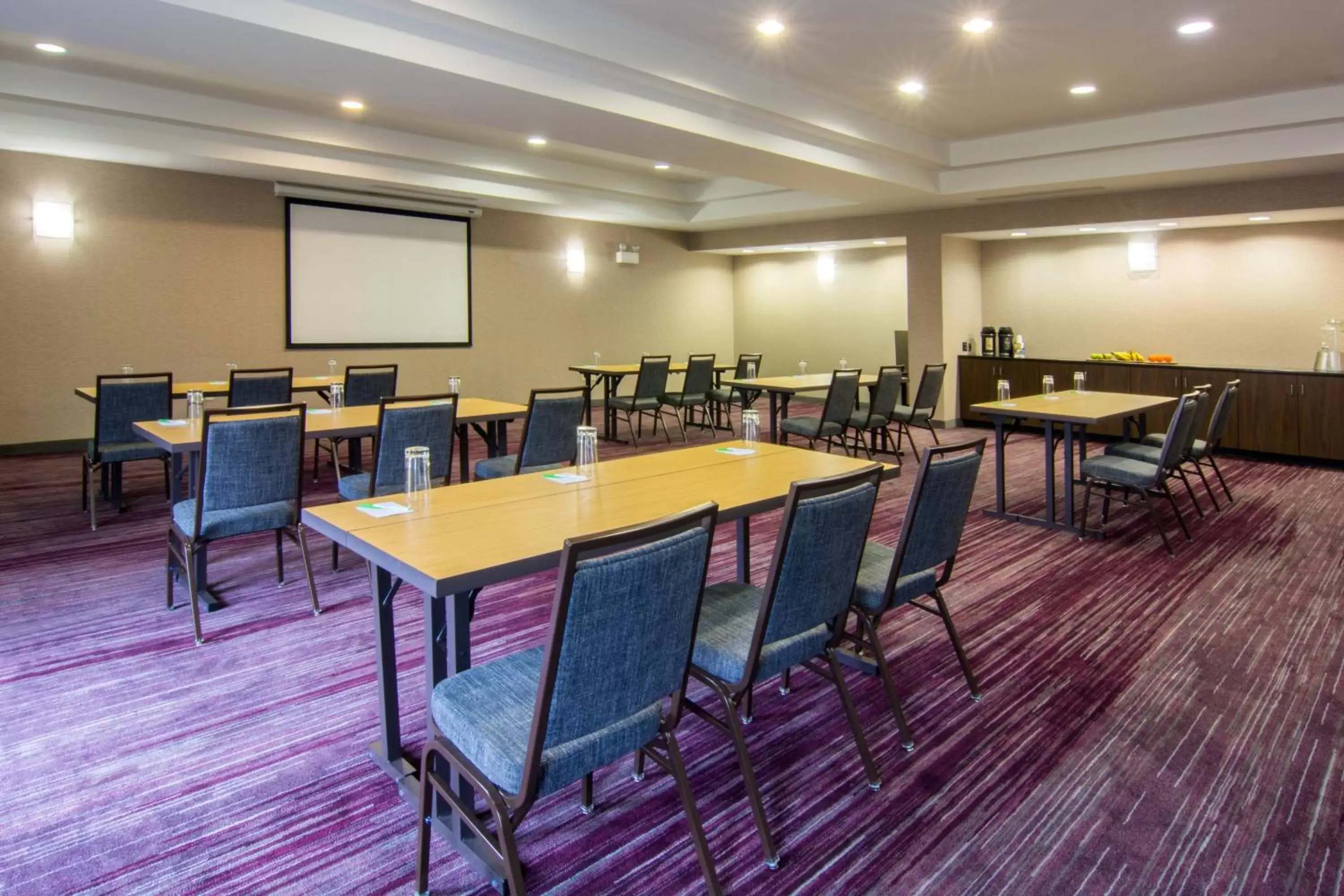 Meeting/conference room in Courtyard by Marriott Clarksville