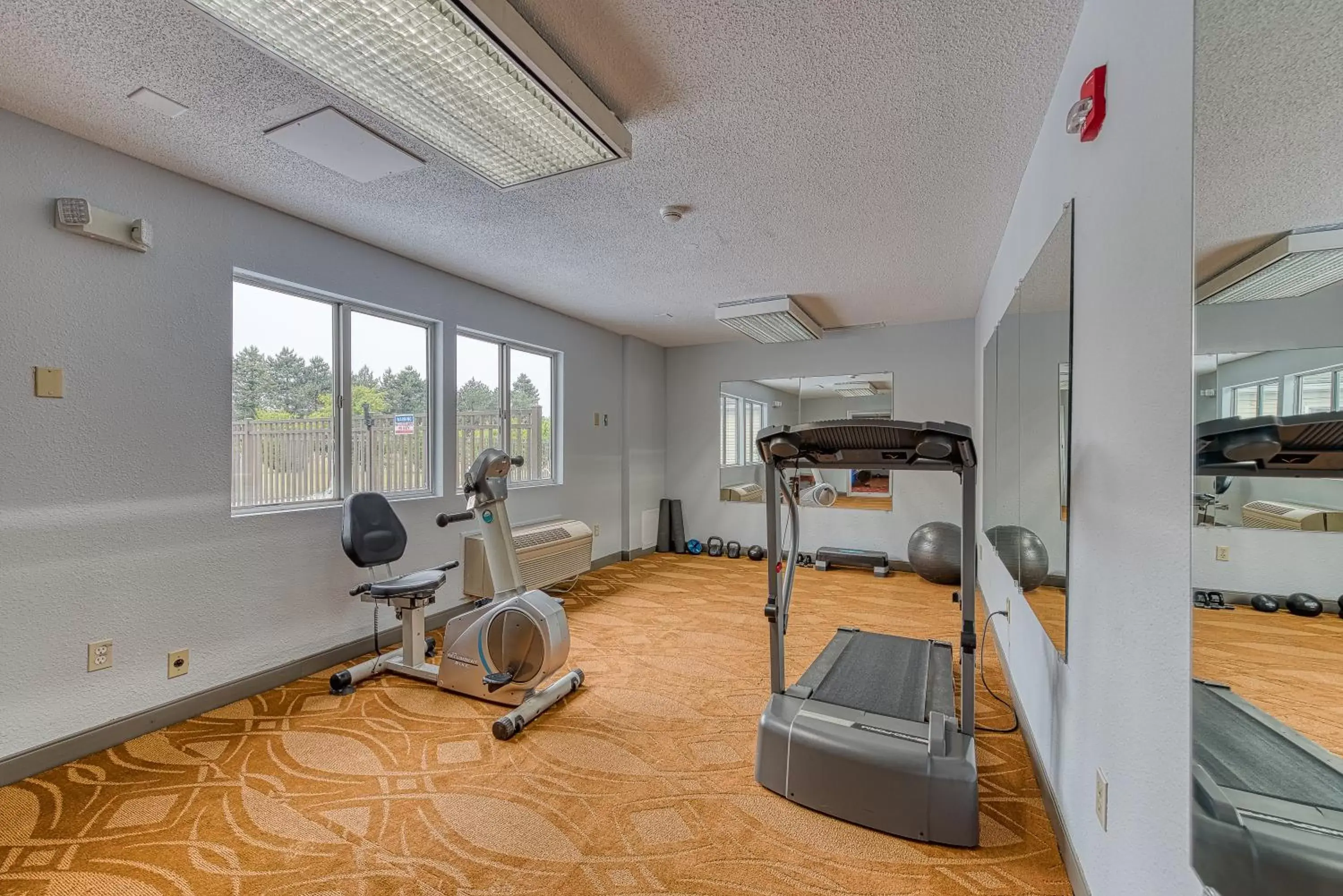 Fitness centre/facilities in American Inn & suites Fitness centre/facilities in American Inn & suites