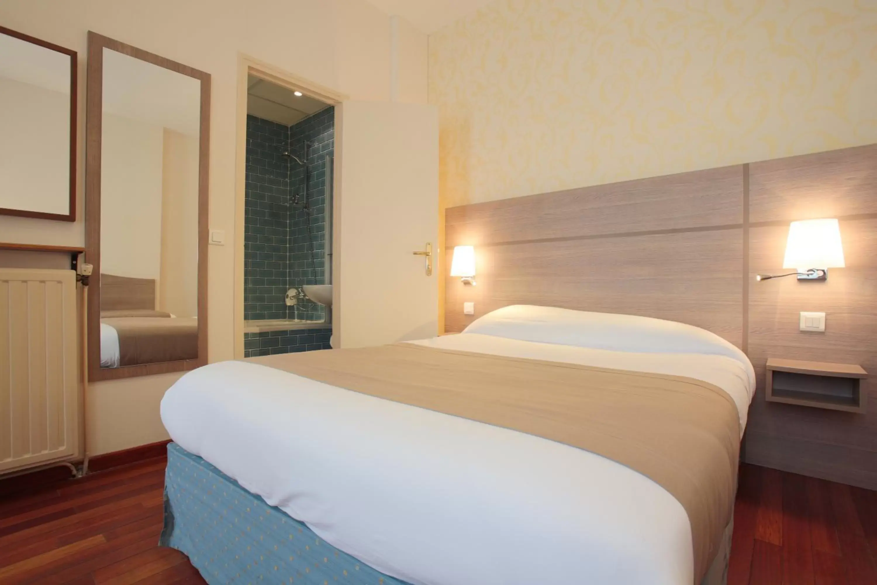 Bed in Grand Hotel du Loiret