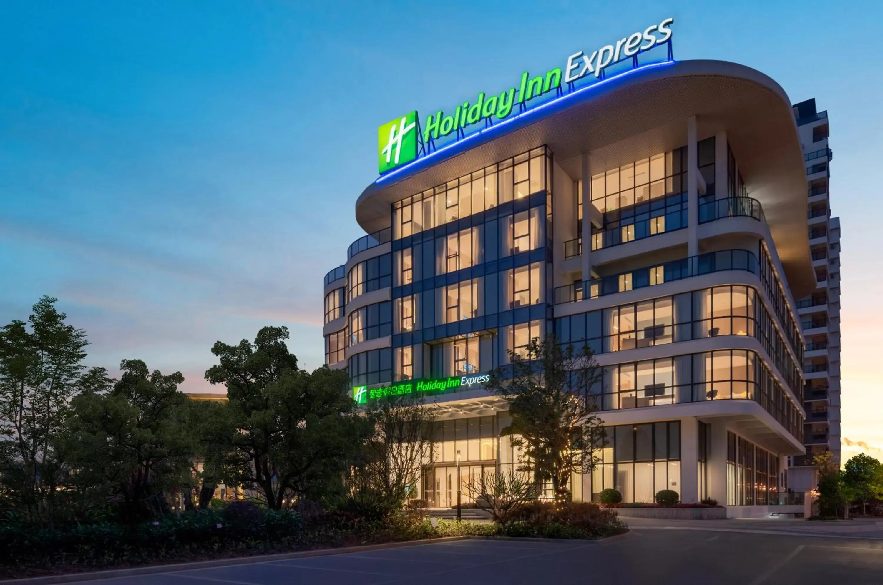 Property Building in Holiday Inn Express Jiangmen Yinhu Bay, an IHG Hotel