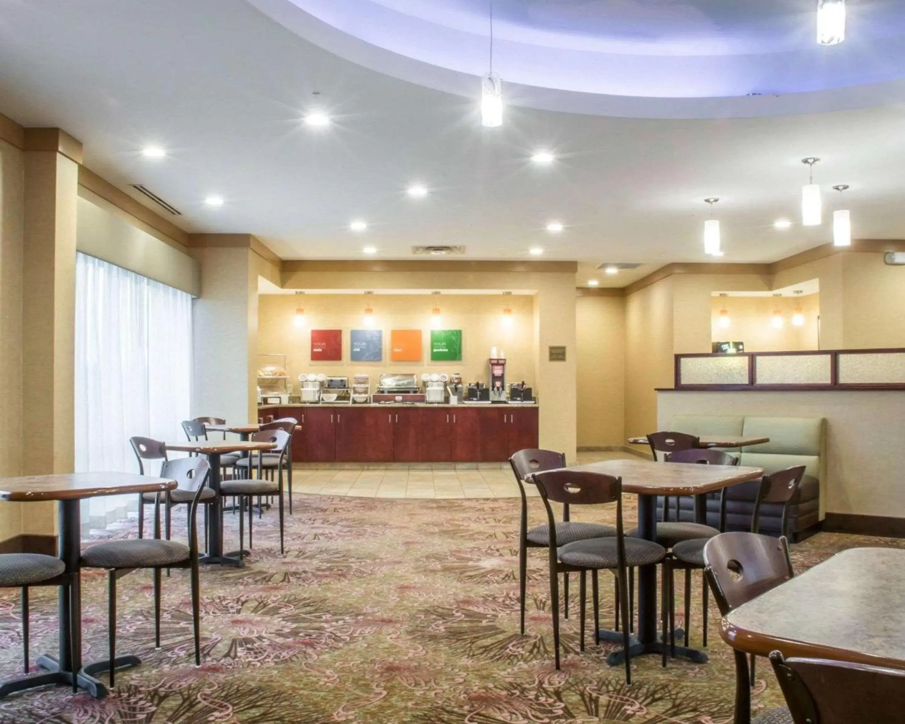 Restaurant/Places to Eat in Comfort Suites Cicero - Syracuse North