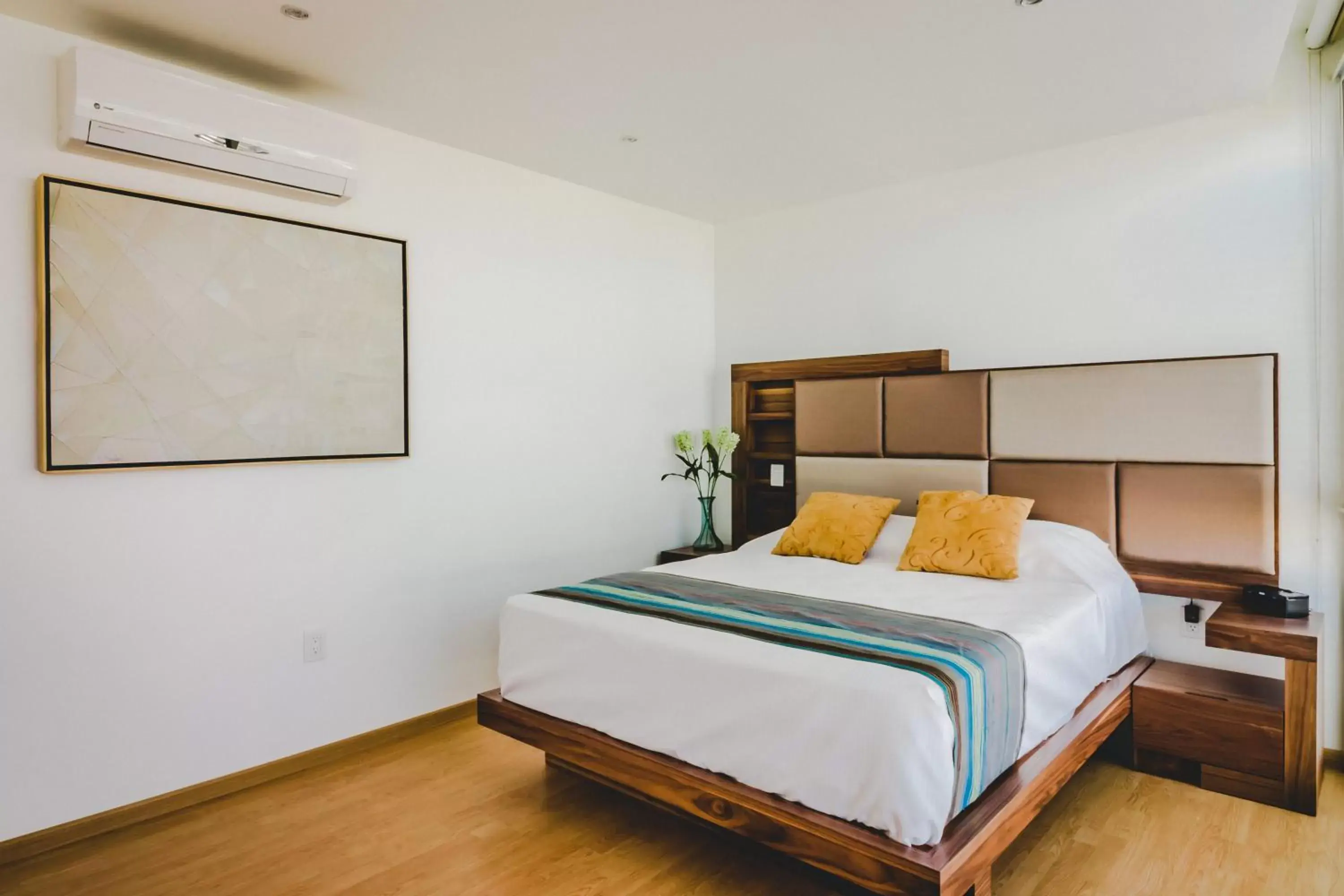 Bed in Millenium Plaza & Suites