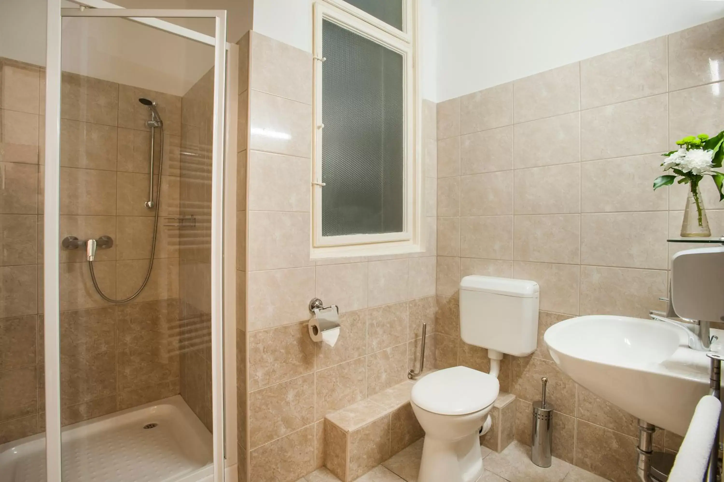 Shower, Bathroom in Baross City Hotel - Budapest