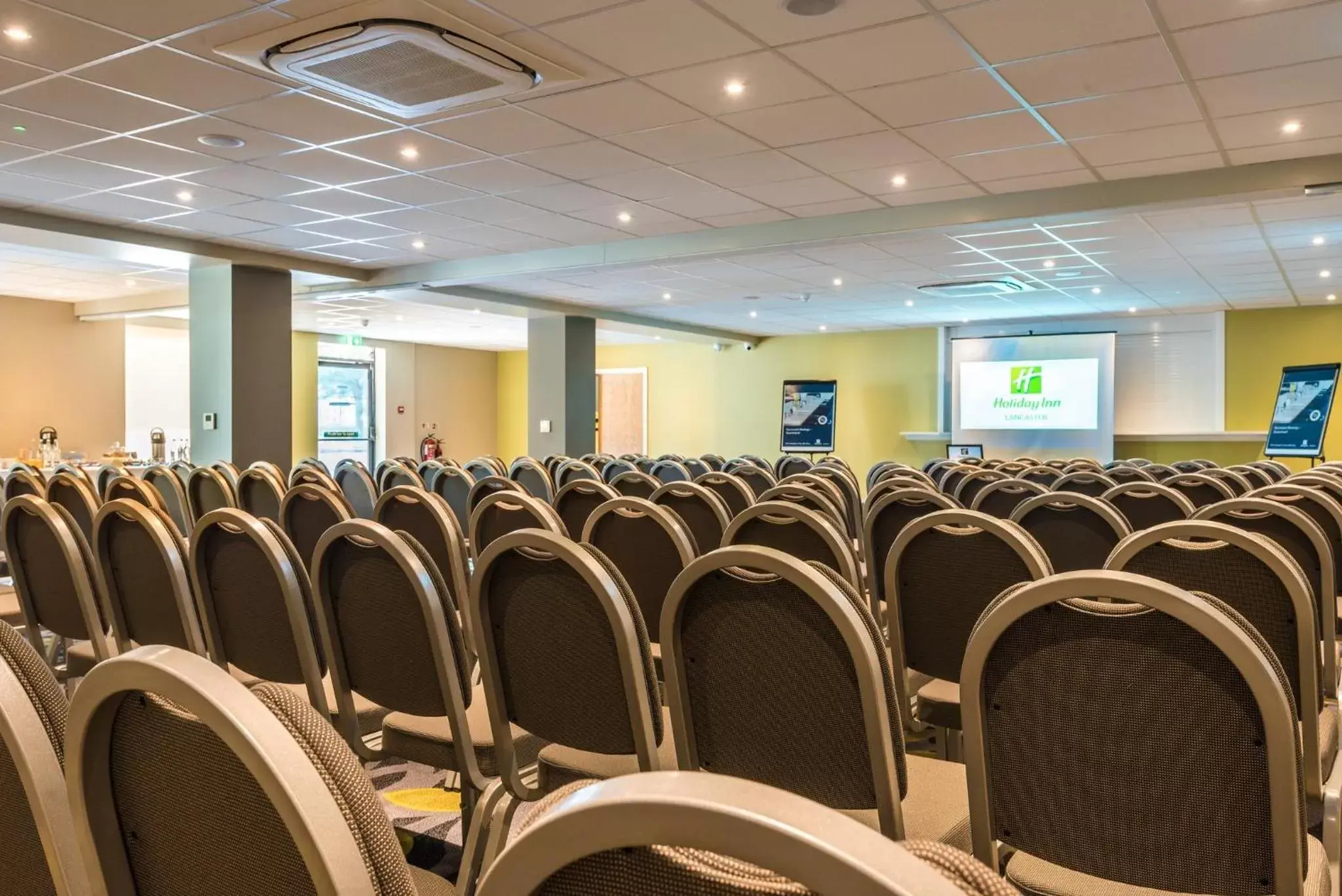 Meeting/conference room in Holiday Inn Lancaster, an IHG Hotel