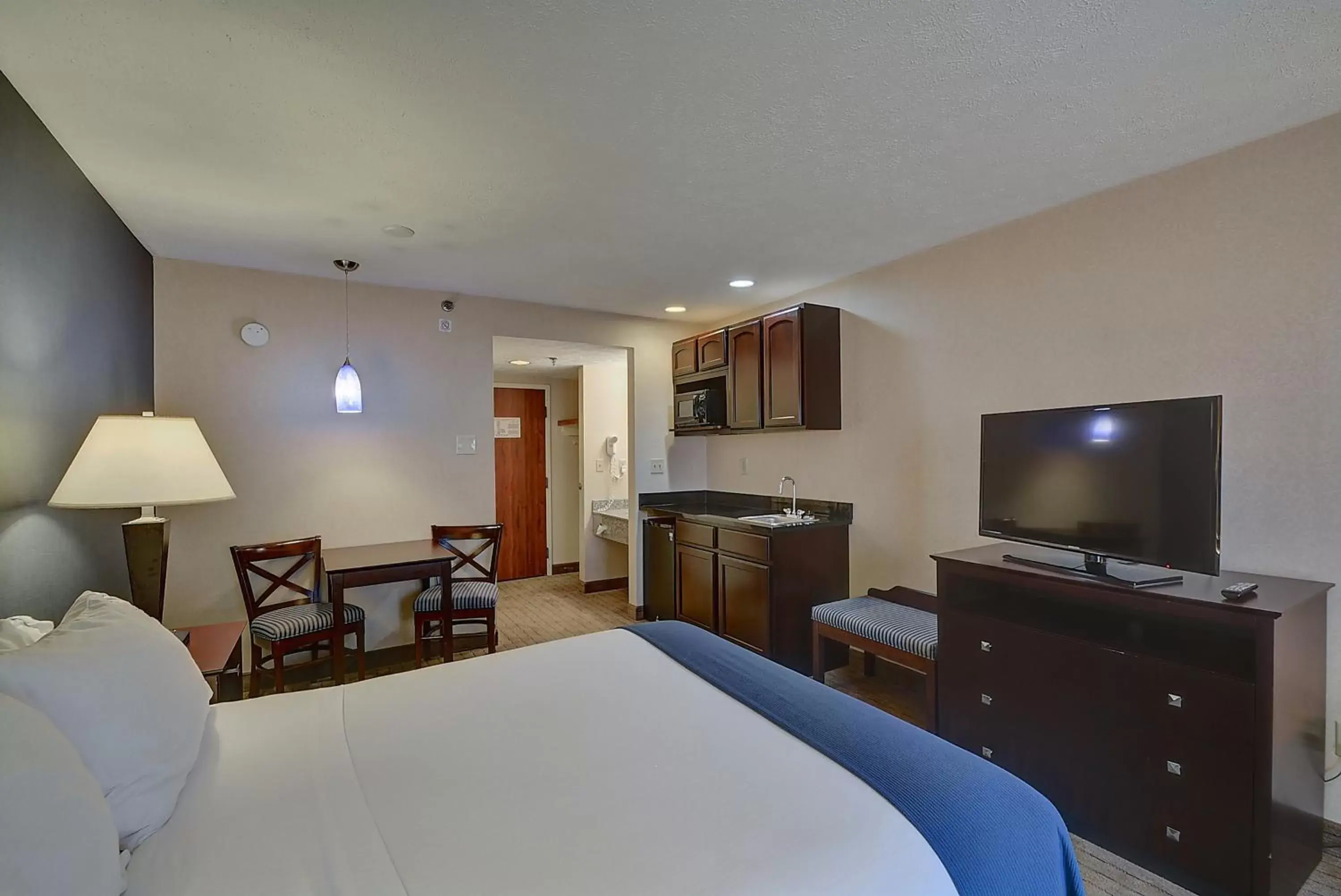 Photo of the whole room, TV/Entertainment Center in Holiday Inn Express Keene, an IHG Hotel