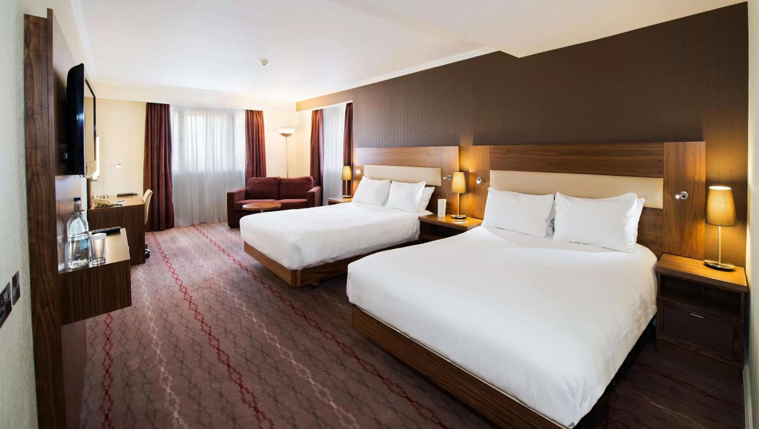 Bed in DoubleTree by Hilton Bristol North