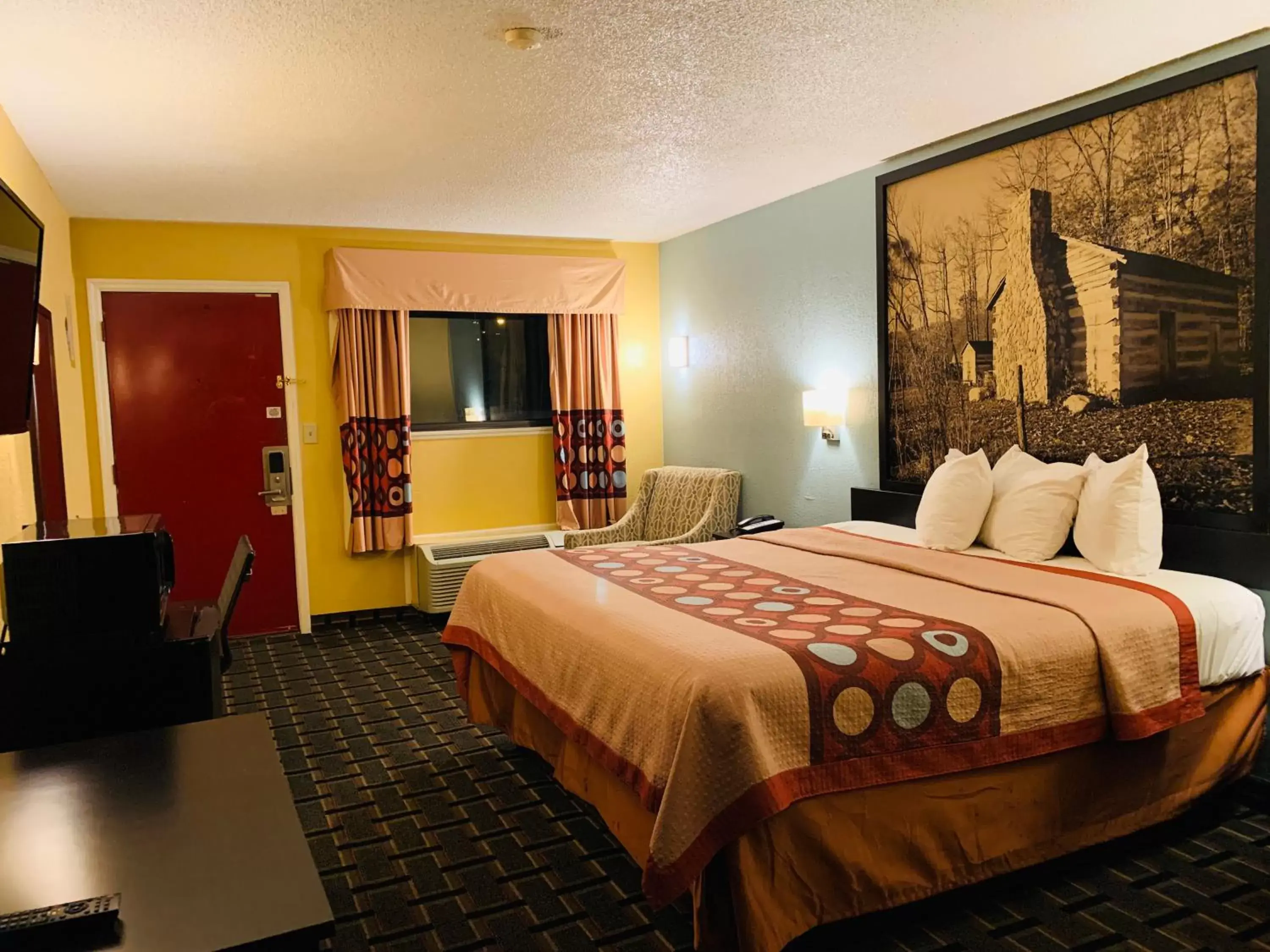 Bed in Super 8 by Wyndham Cincinnati-Springdale OH