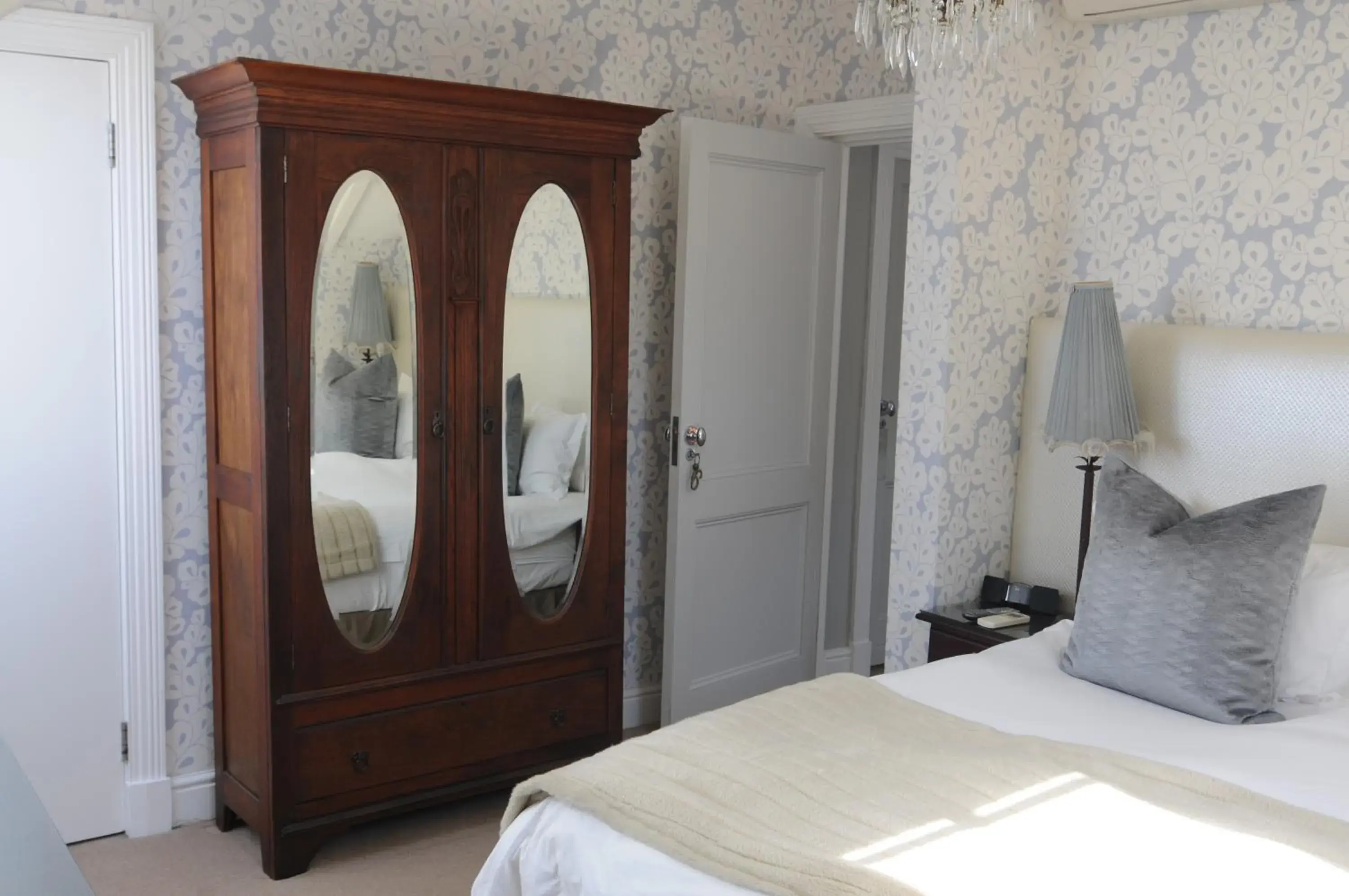 Bed in Abbey Manor Luxury Guesthouse