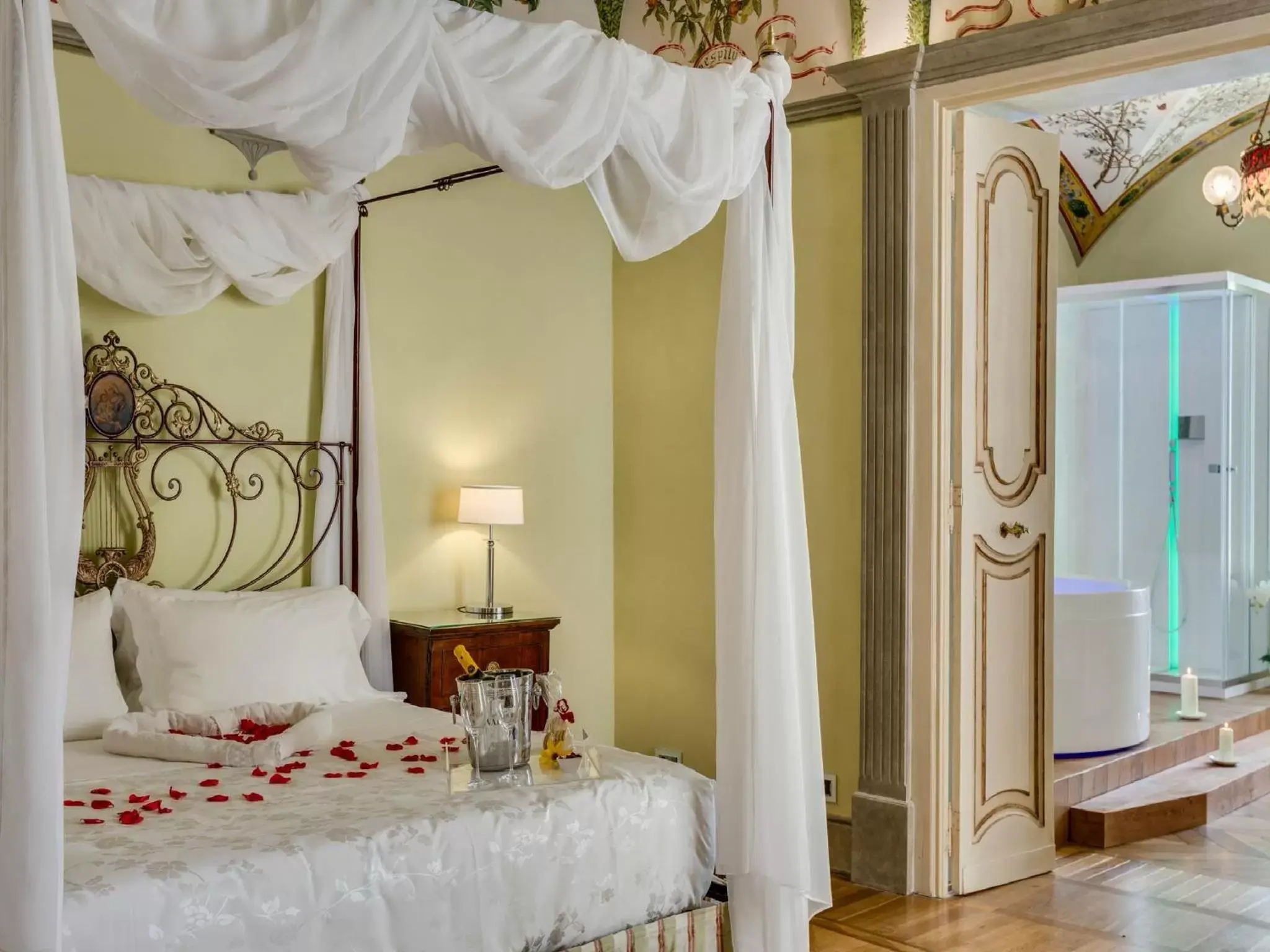 Photo of the whole room, Bed in Relais degli Angeli Residenza d'Epoca