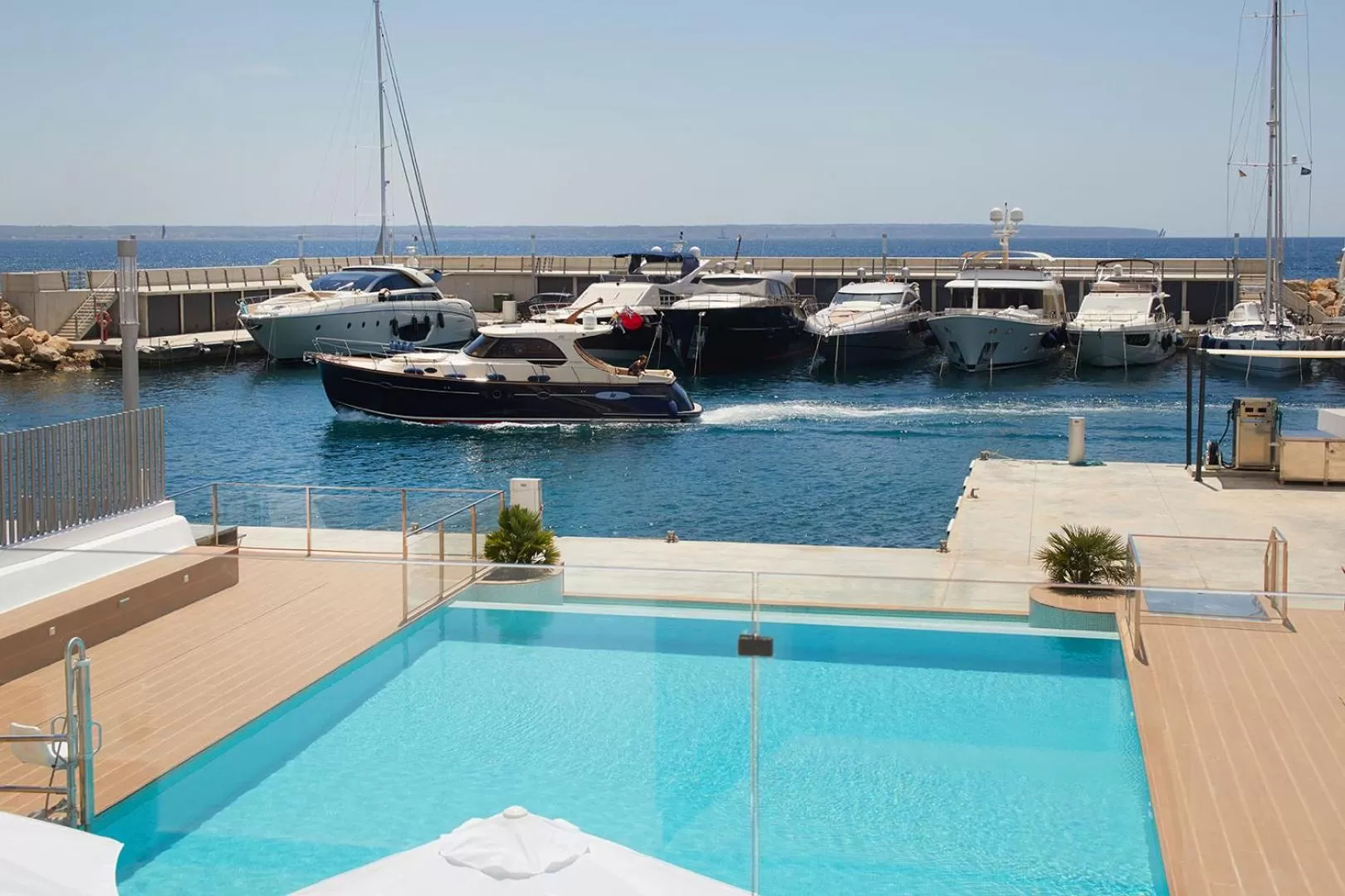 Swimming pool in Calanova Sports Residence