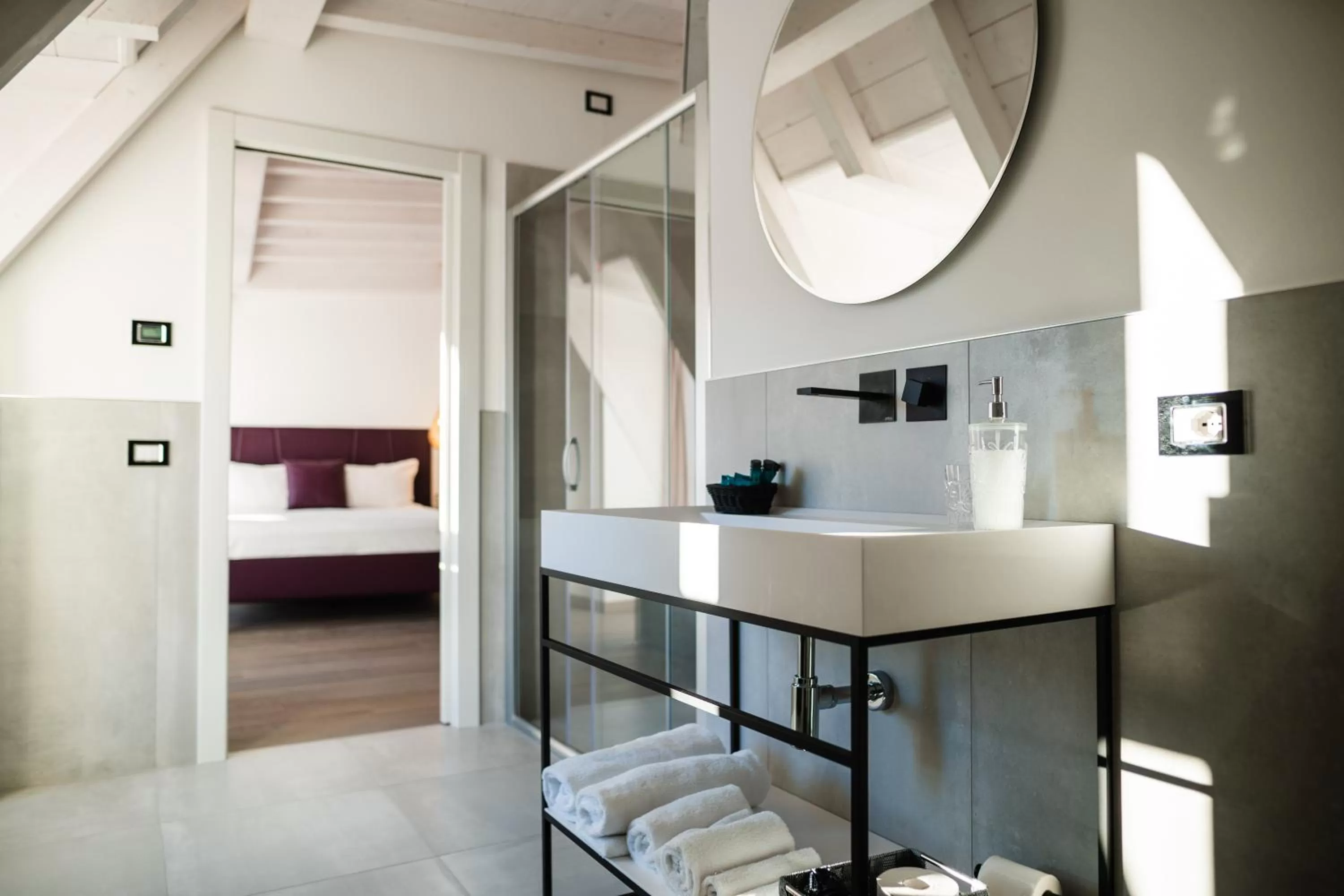 Bathroom, Bed in LUXURY SUITES ROCOPOM - Lake Front