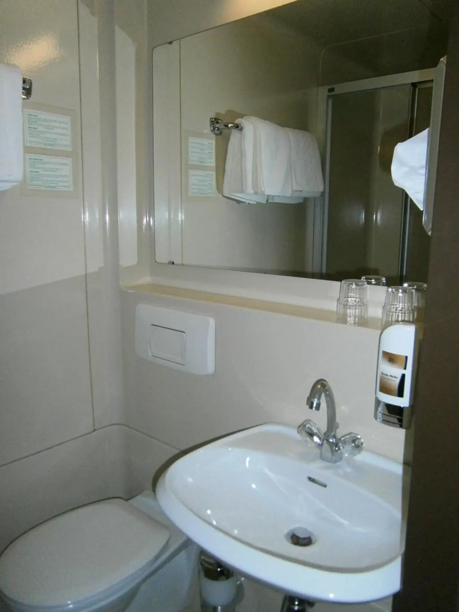 Bathroom in Hotel Goldene Krone Innsbruck