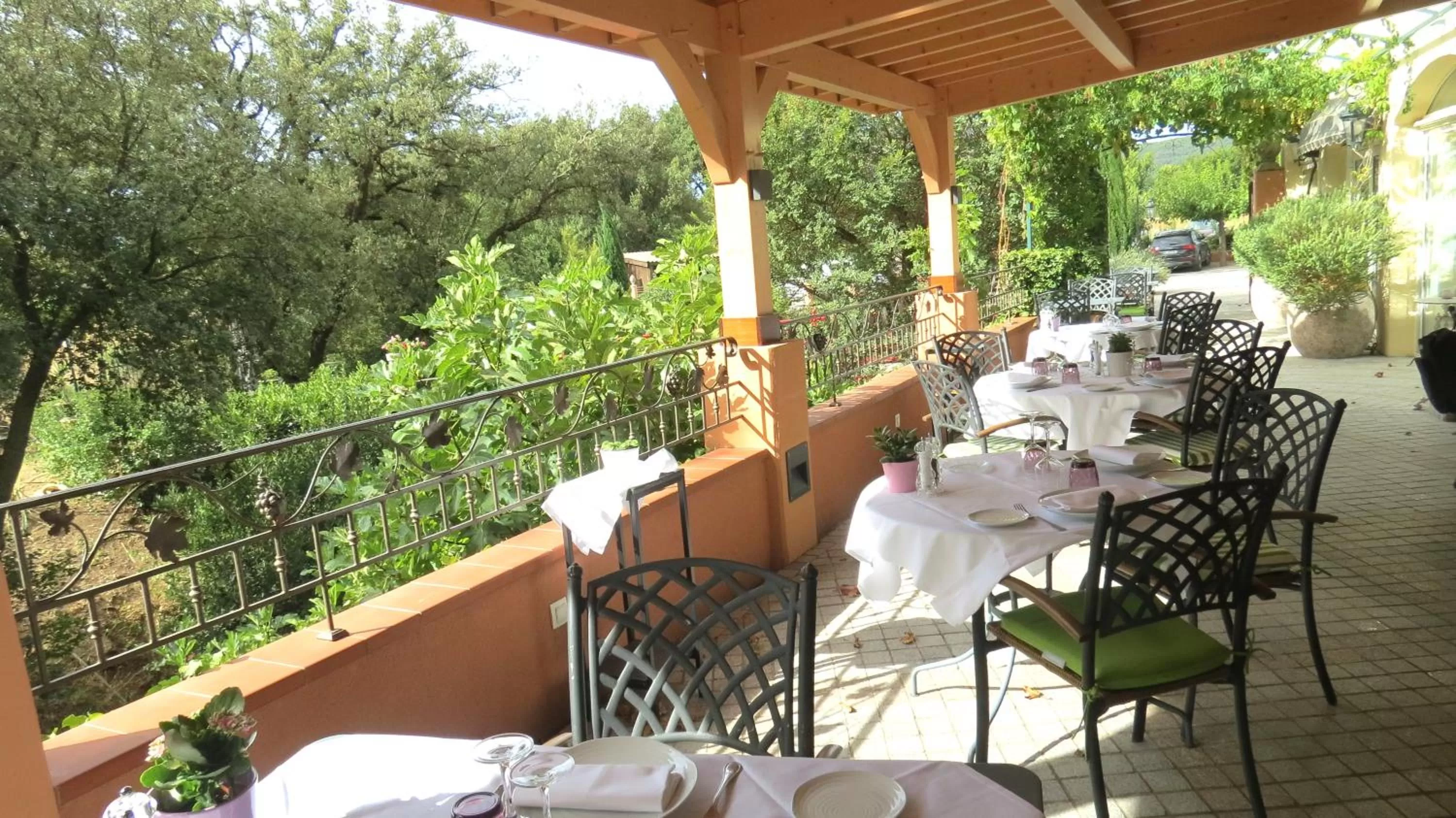 Restaurant/places to eat in Le Mas du Lingousto