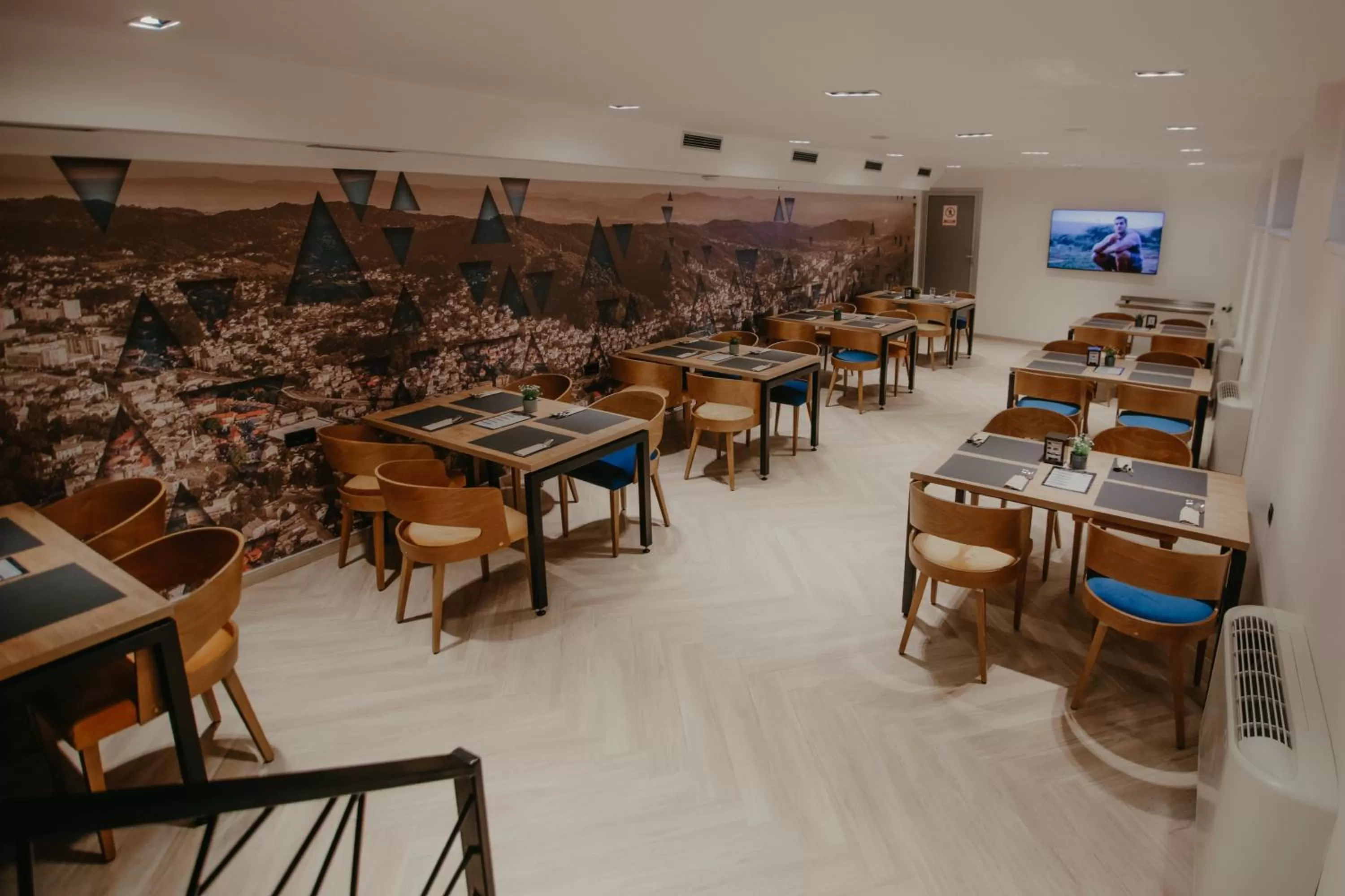 Restaurant/places to eat in Hotel Vertigos