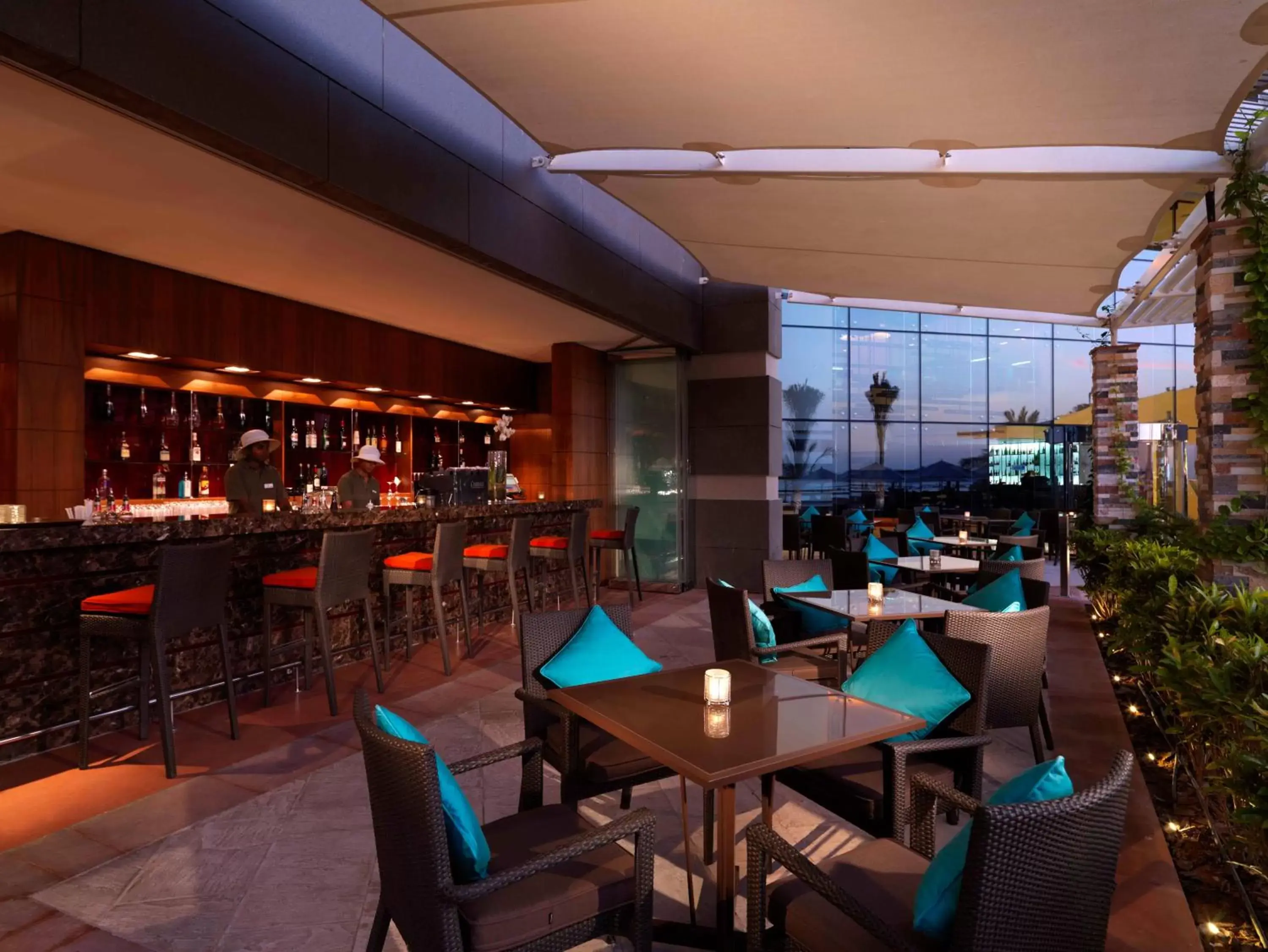 Lounge or bar, Restaurant/Places to Eat in Radisson Blu Hotel, Abu Dhabi Yas Island