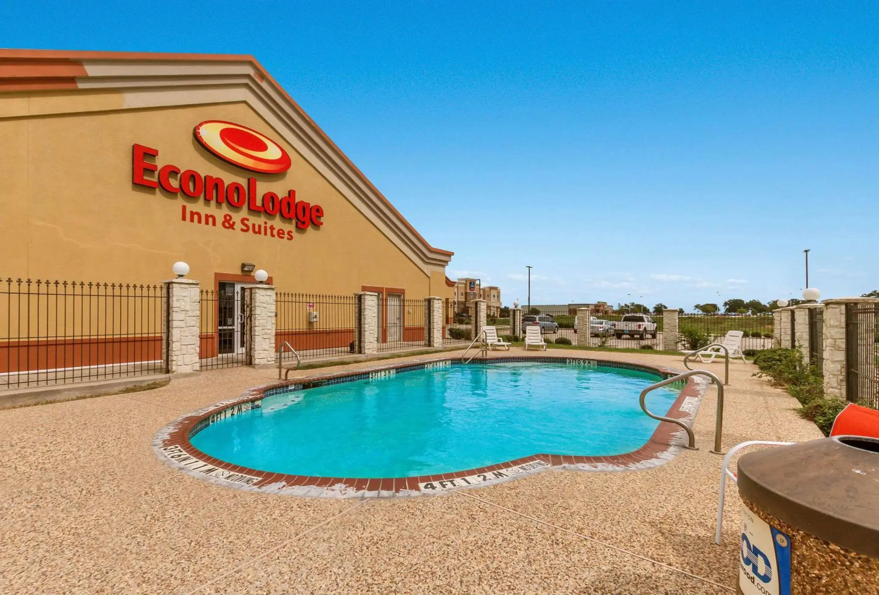 On site, Swimming Pool in Econo Lodge Inn & Suites