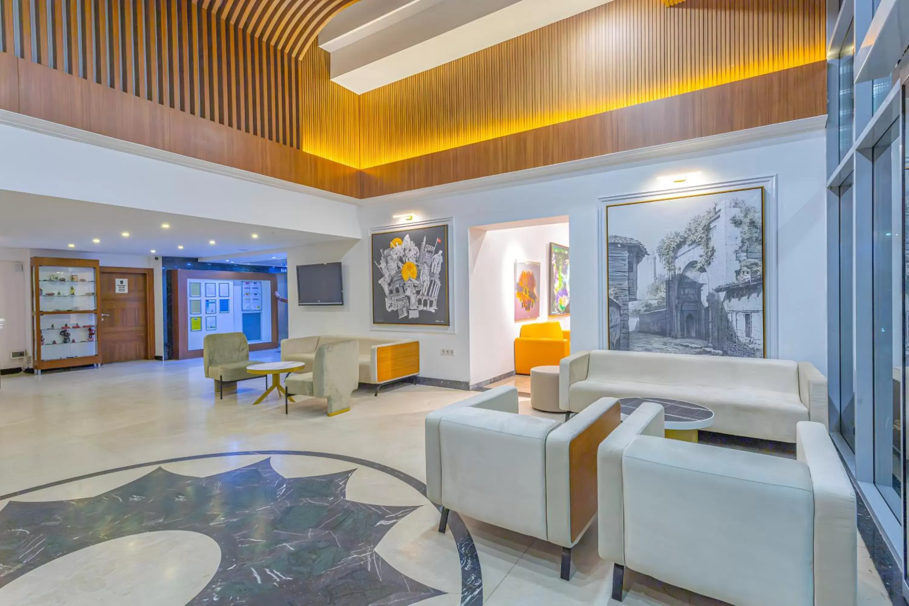 Lobby or reception, Seating Area in Best Western Plus Khan Hotel