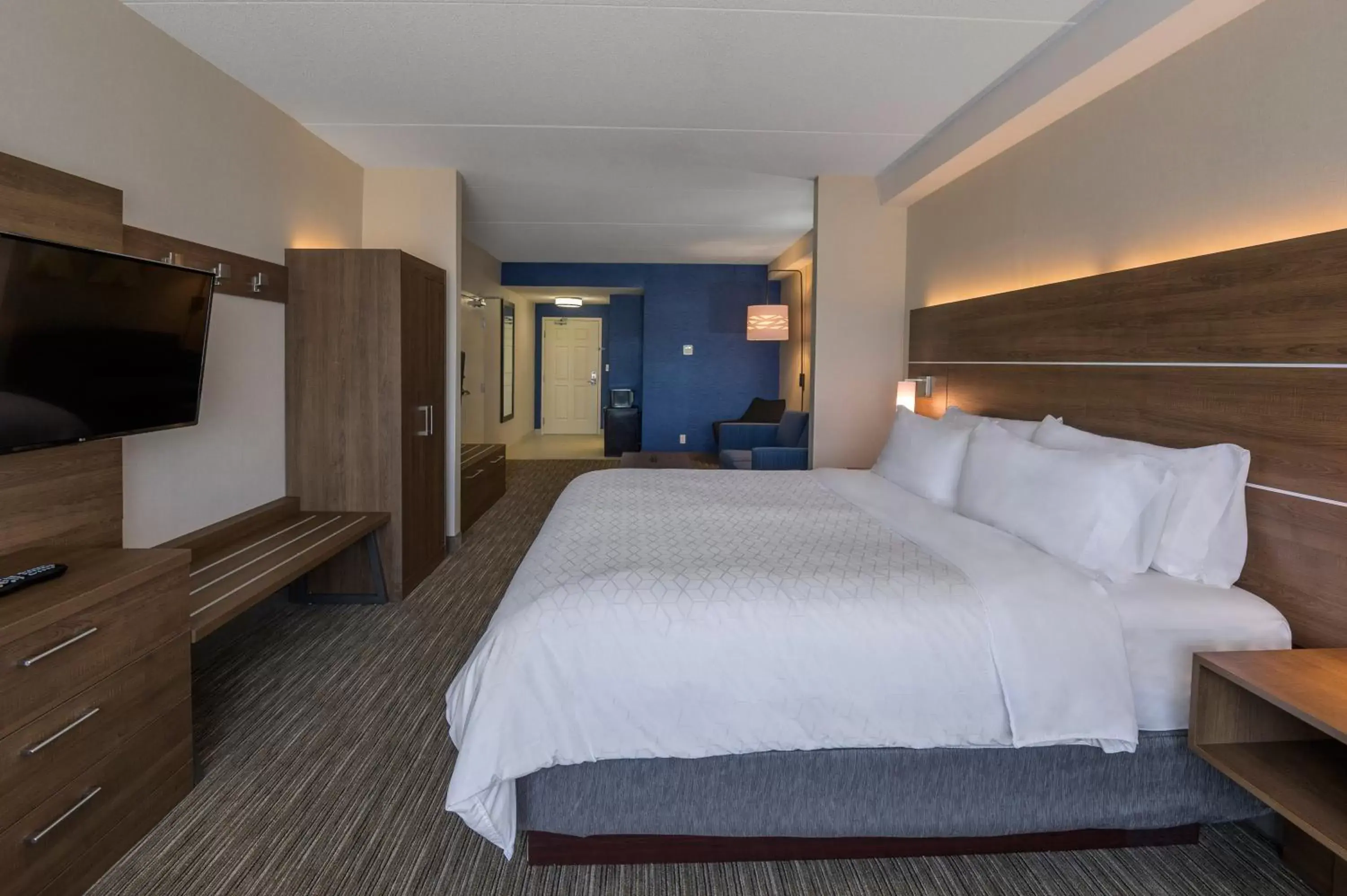 Photo of the whole room, Bed in Holiday Inn Express Hotel & Suites North Bay, an IHG Hotel