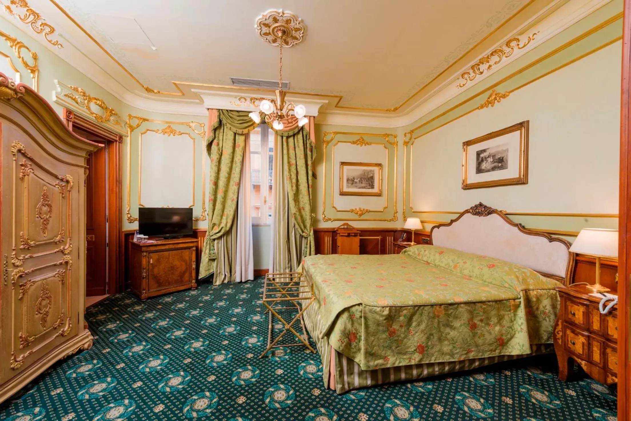 Bedroom, Bed in Grand Hotel Wagner