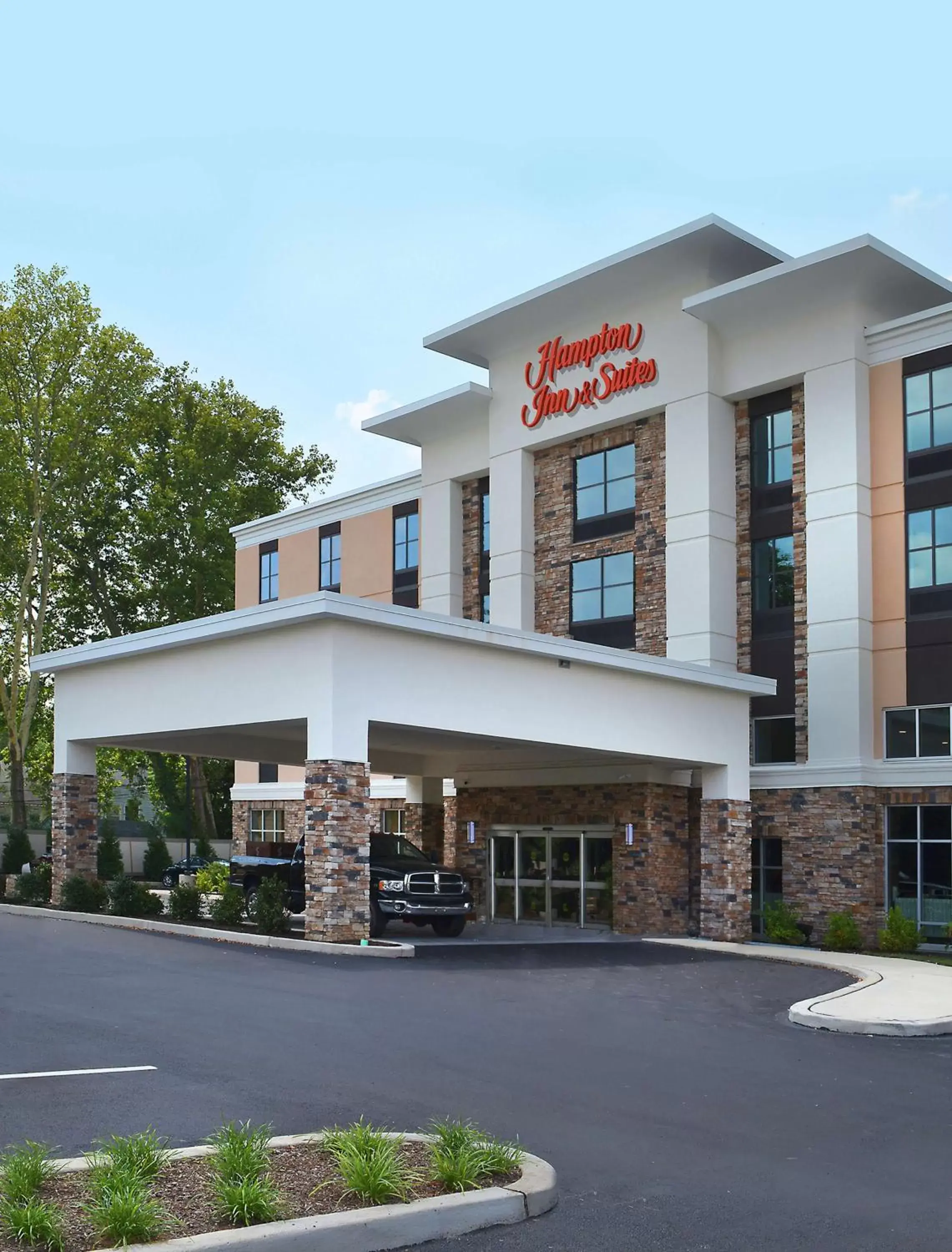 Property Building in Hampton Inn & Suites Philadelphia/Media