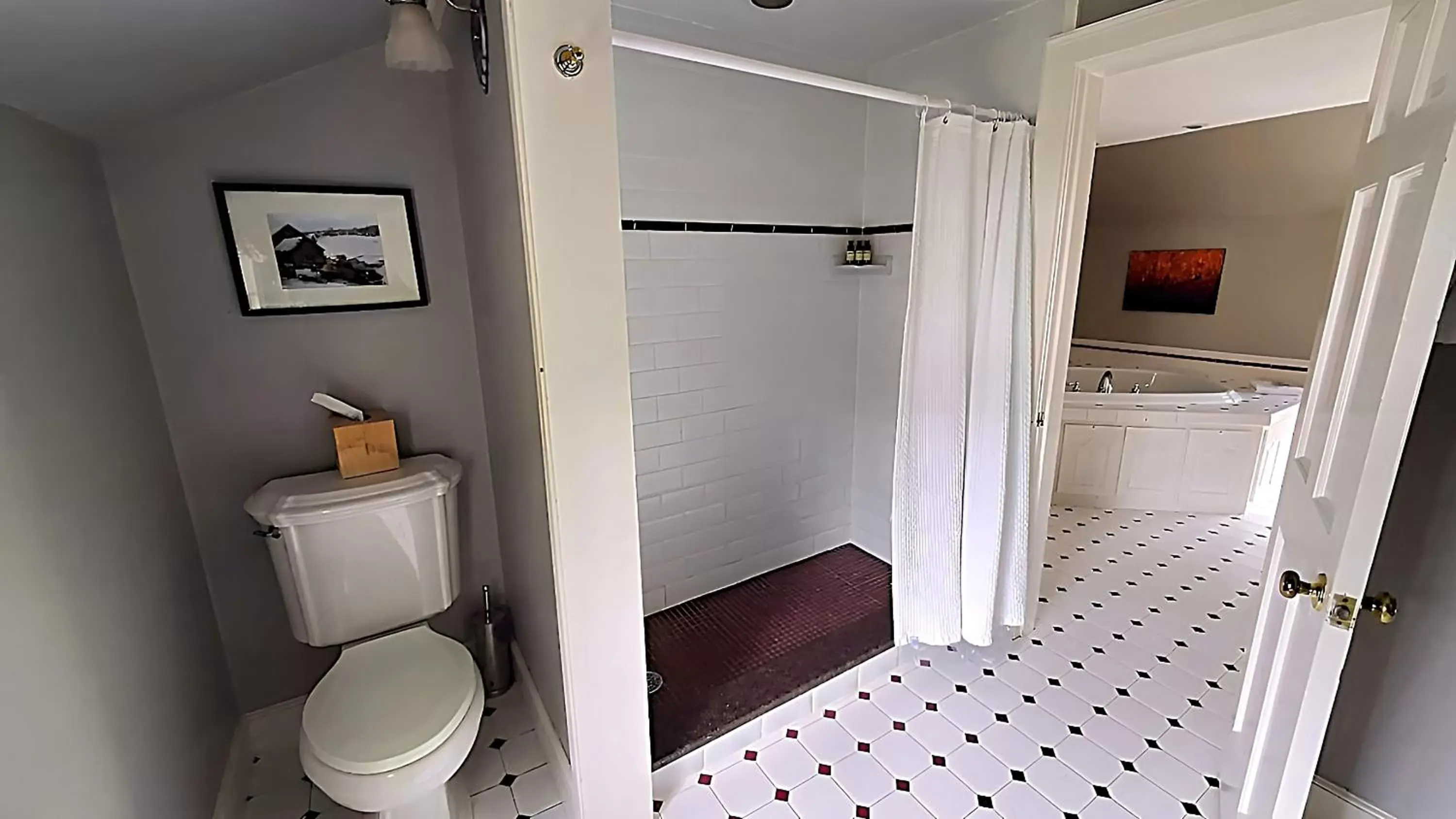 Shower, Bathroom in Four Columns Inn