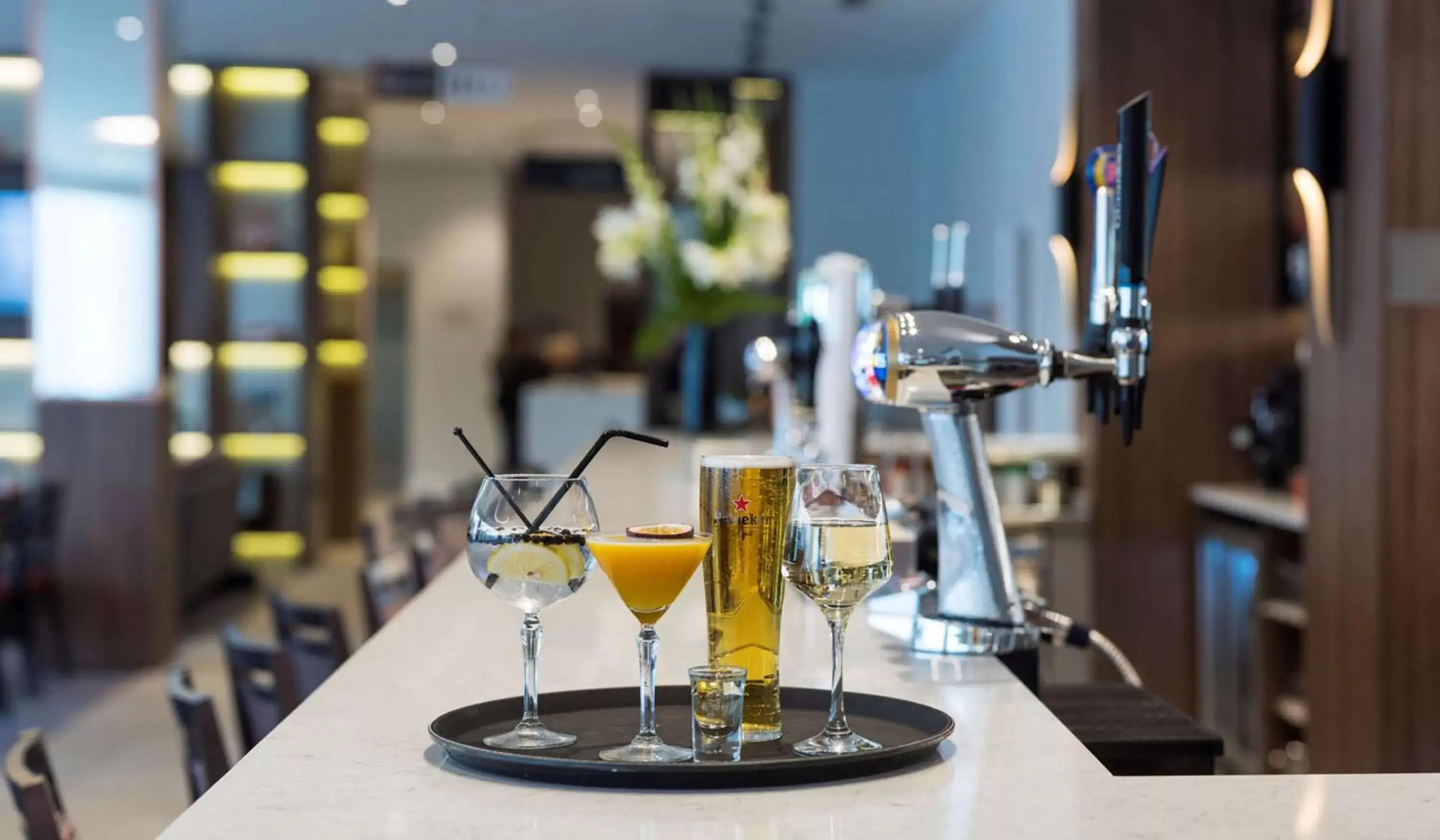 Lounge or bar in Hilton Garden Inn Manchester Emirates Old Trafford