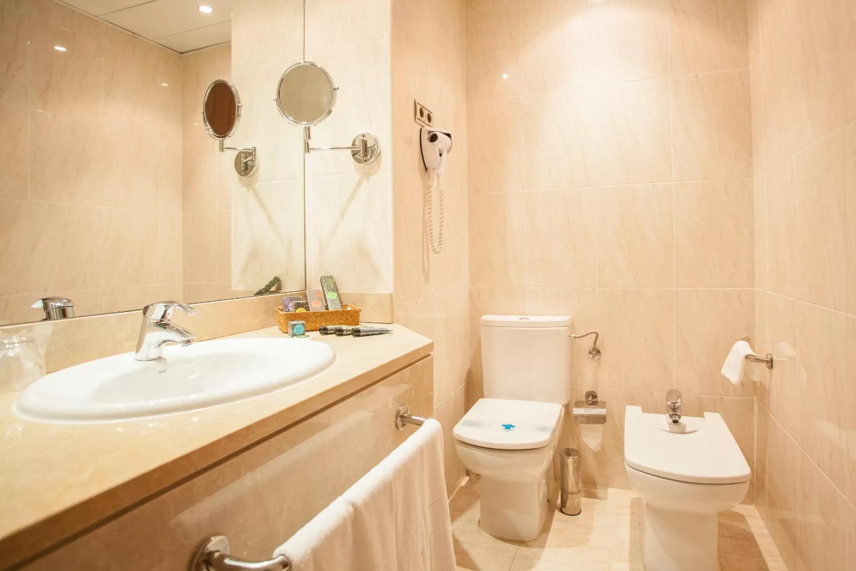 Toilet, Bathroom in Hotel FC Villalba
