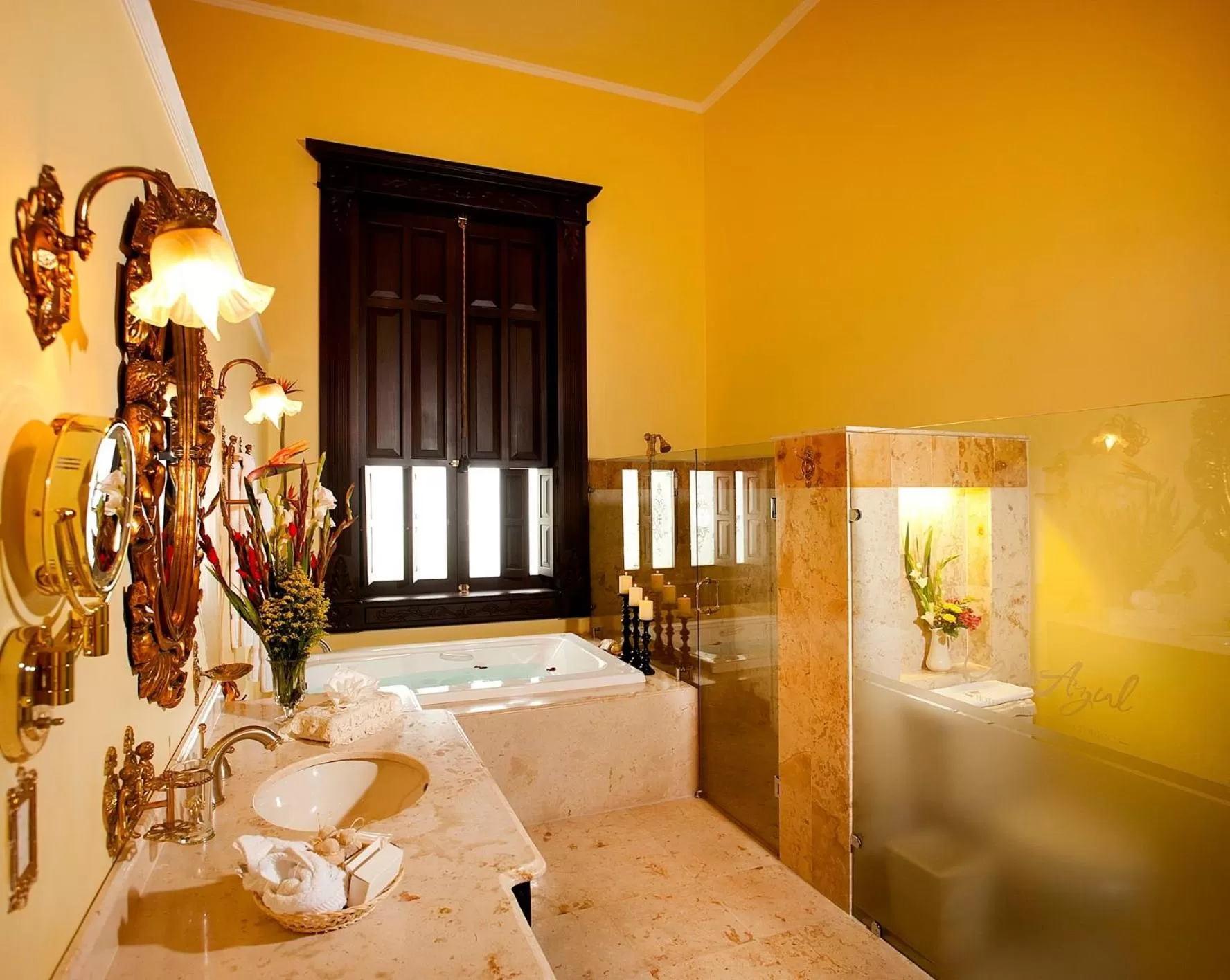 Bathroom, Bed in Casa Azul Monumento Historico