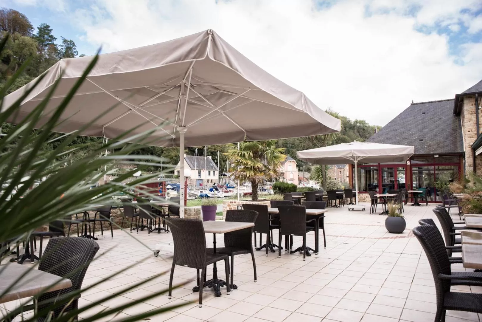 Patio in Mercure Dinan Port Le Jerzual