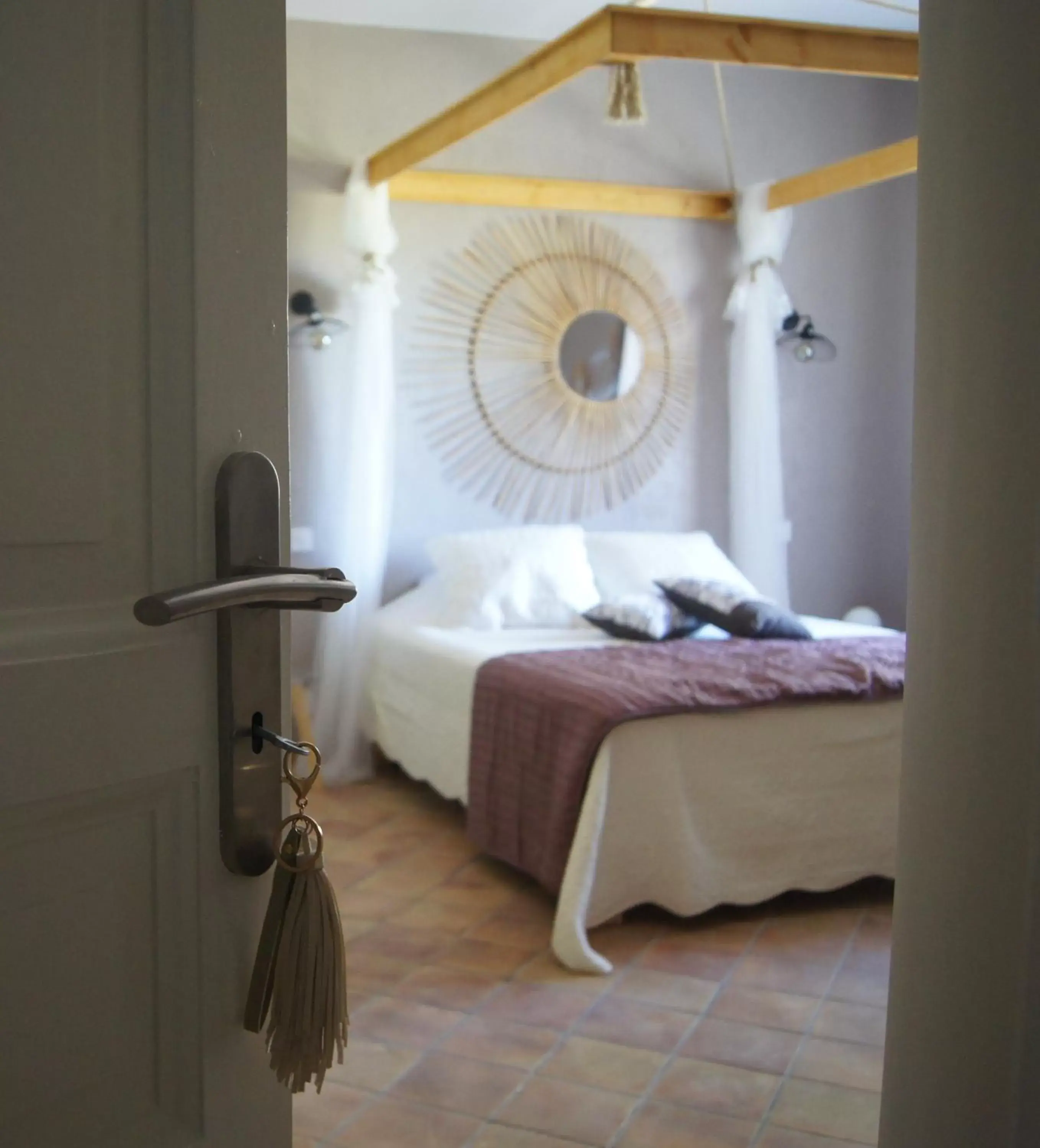 Photo of the whole room, Bed in L’Antre d’Eux